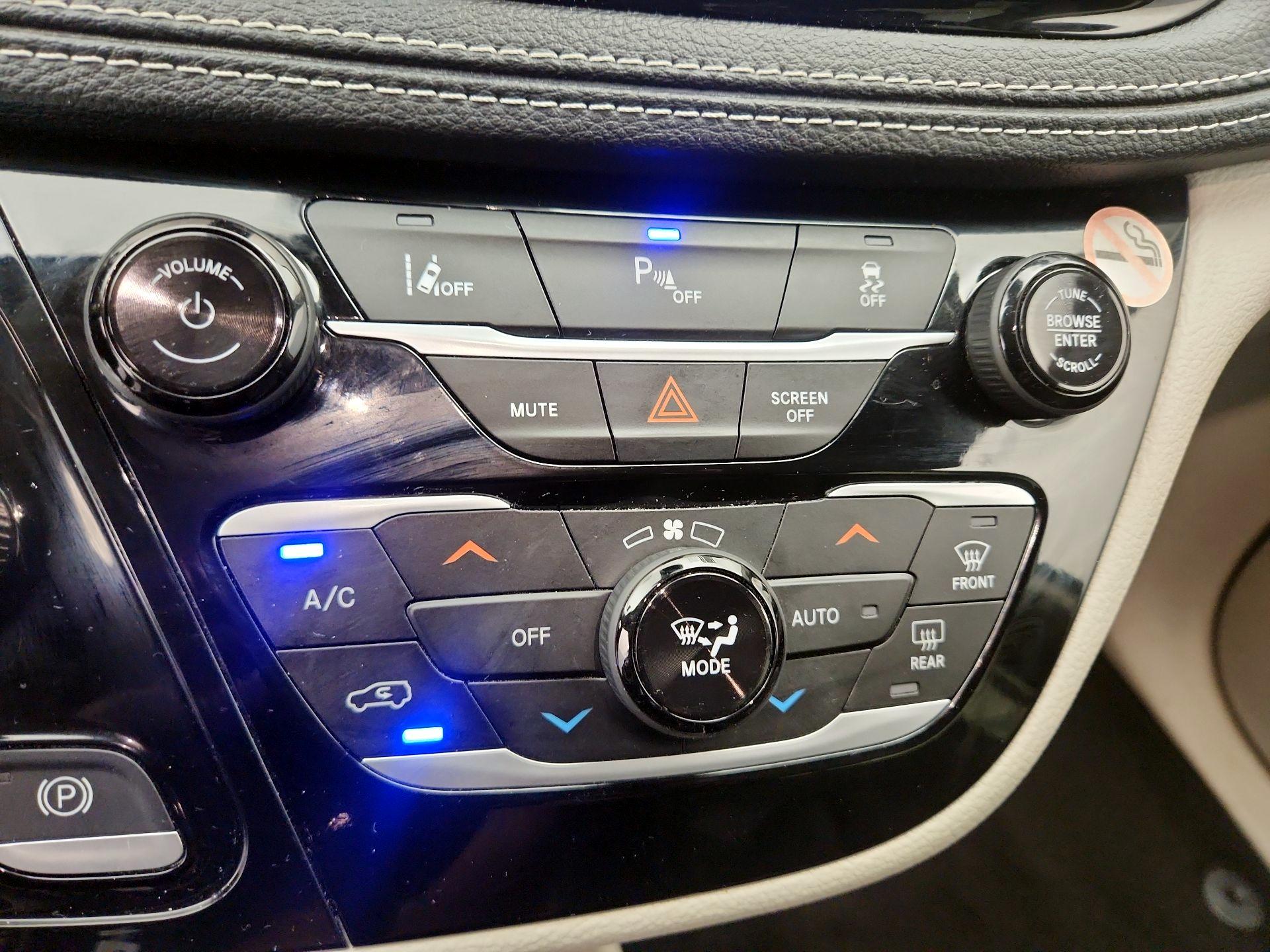 Thumbnail: 2023 Chrysler Pacifica - 16