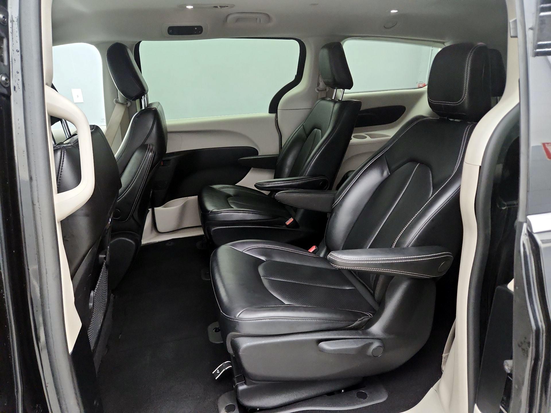 Thumbnail: 2023 Chrysler Pacifica - 19