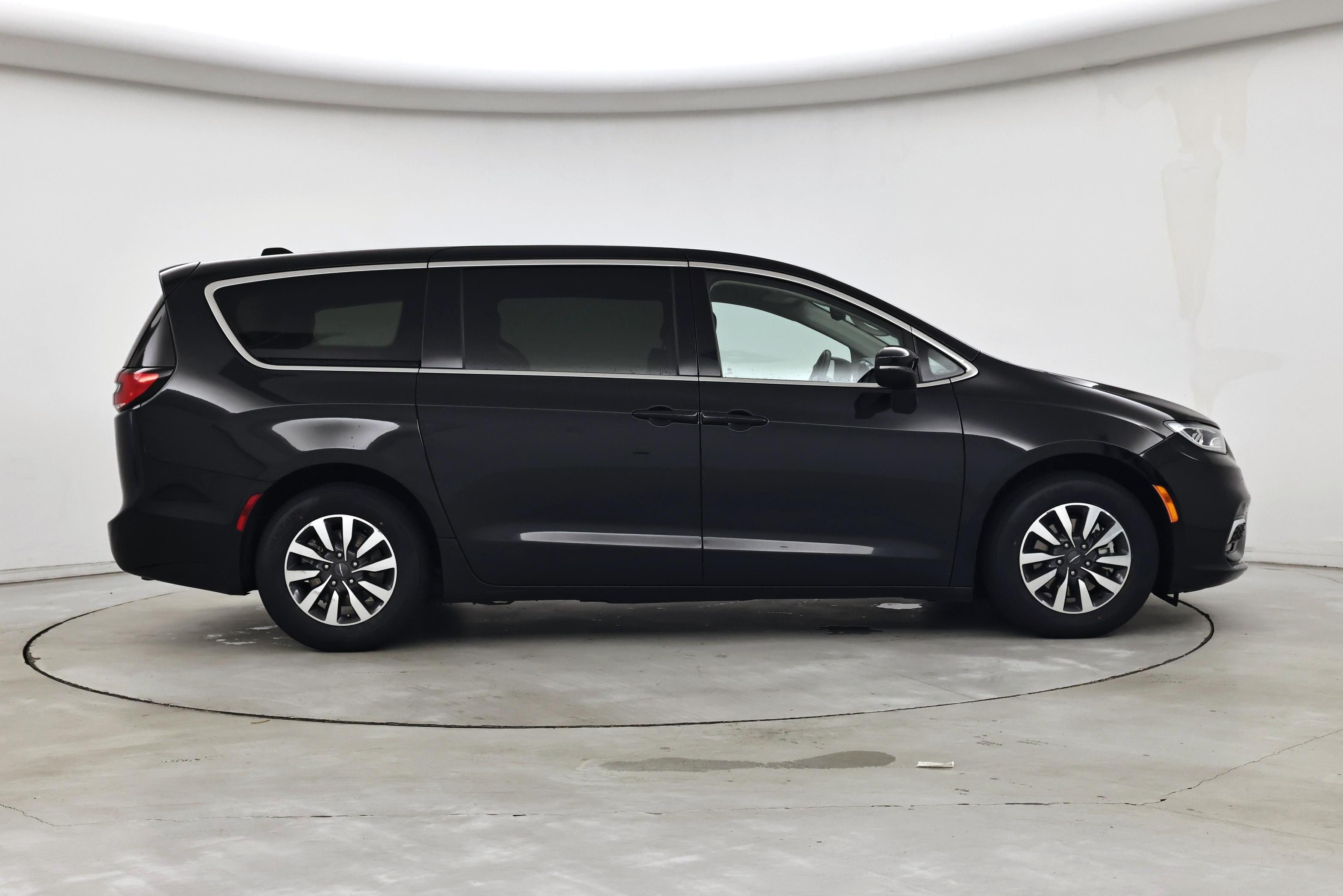 Thumbnail: 2023 Chrysler Pacifica - 7