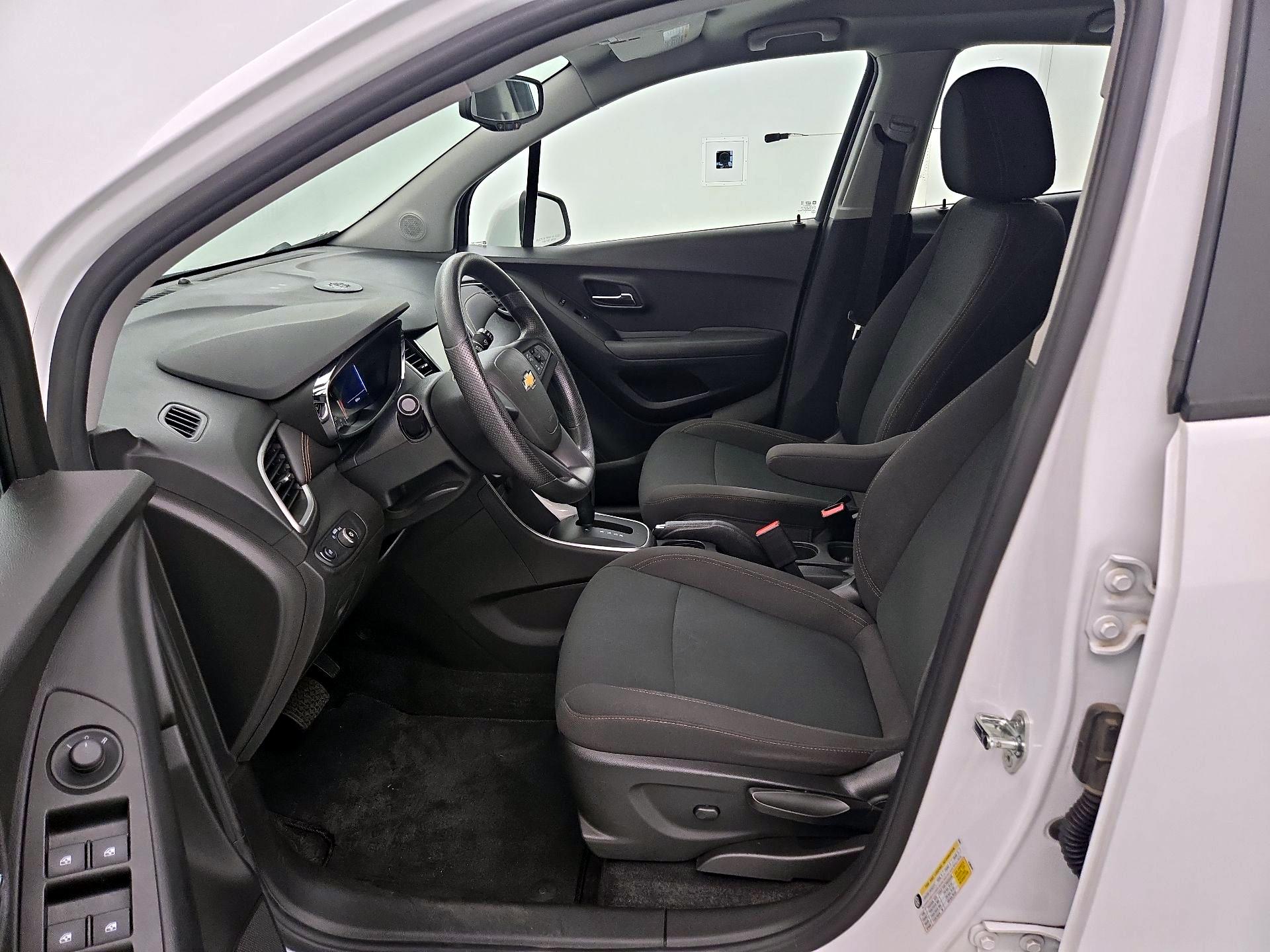 Thumbnail: 2017 Chevrolet Trax - 11