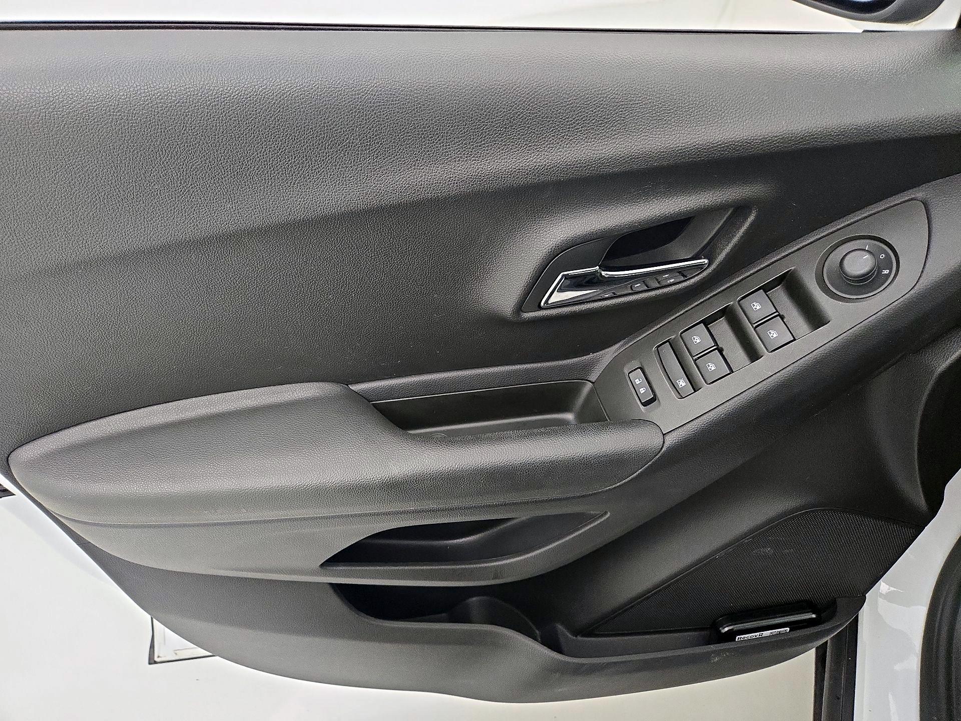 Thumbnail: 2017 Chevrolet Trax - 12