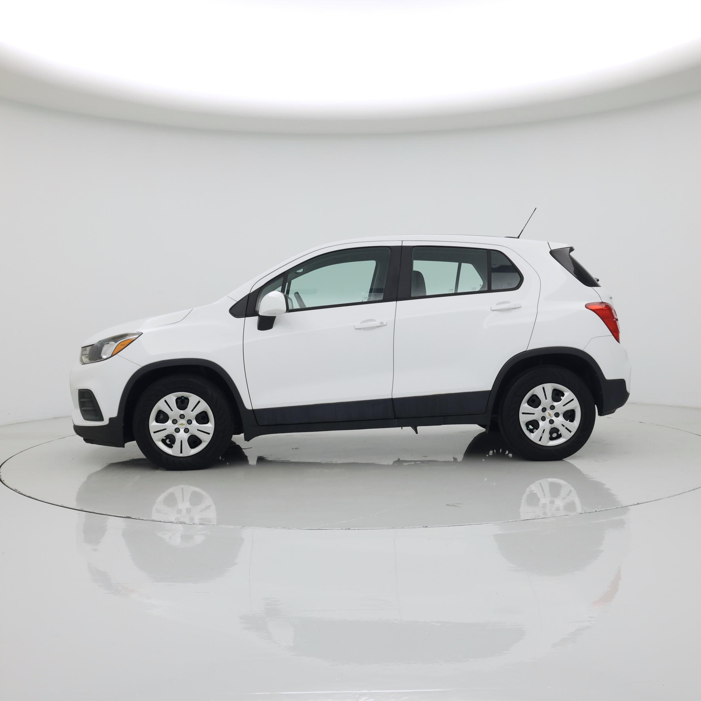 Thumbnail: 2017 Chevrolet Trax - 3