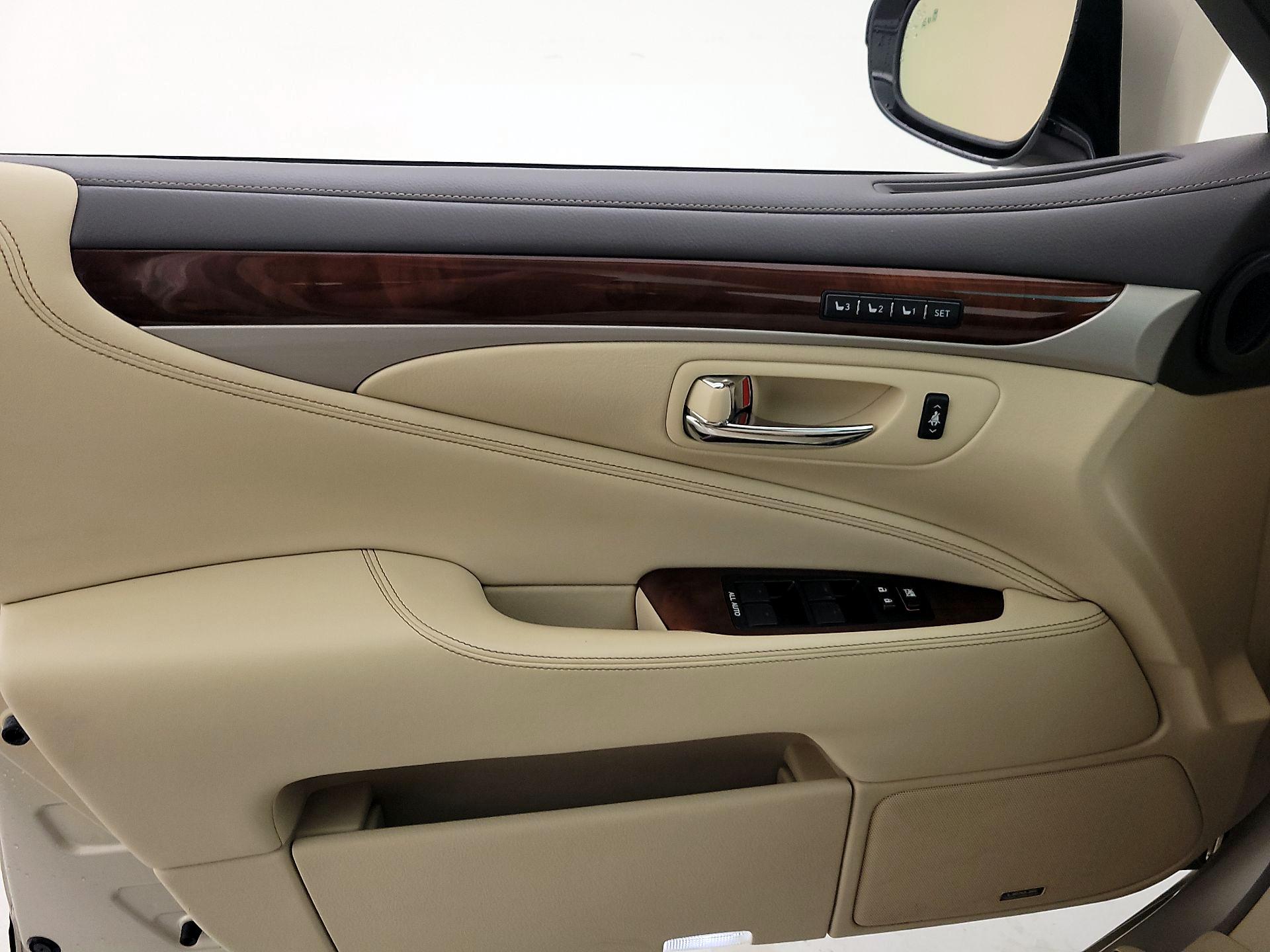 Thumbnail: 2015 Lexus LS - 12