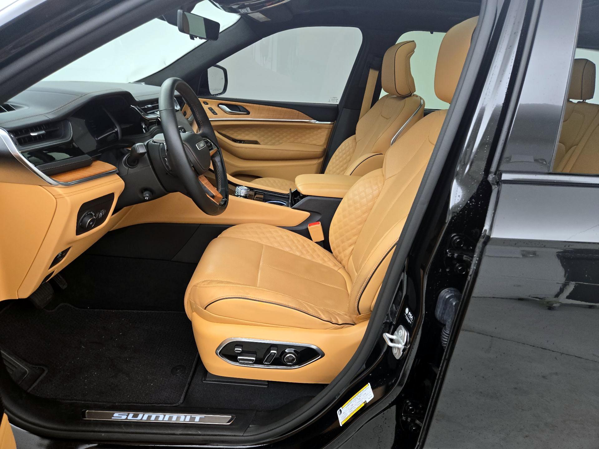 Thumbnail: 2023 Jeep Grand Cherokee - 11