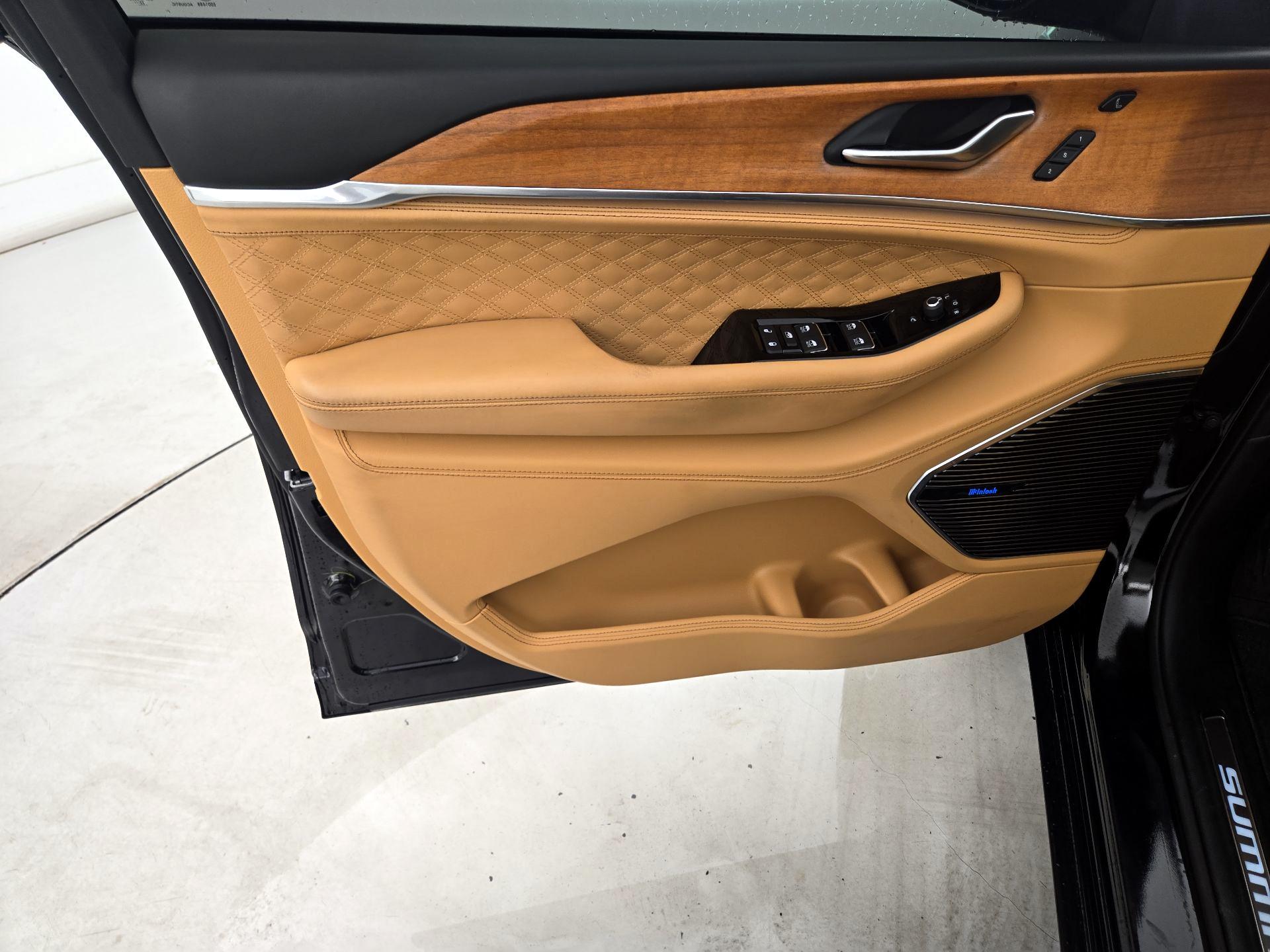 Thumbnail: 2023 Jeep Grand Cherokee - 12