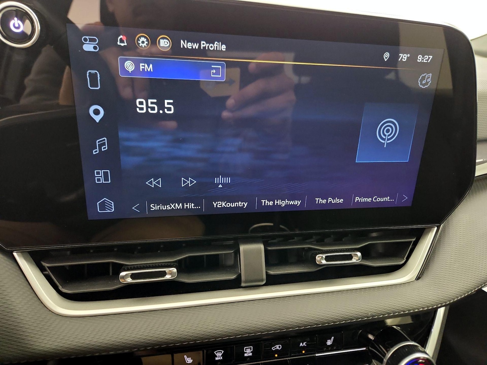 2025 Chevrolet Equinox LT - Photo 17
