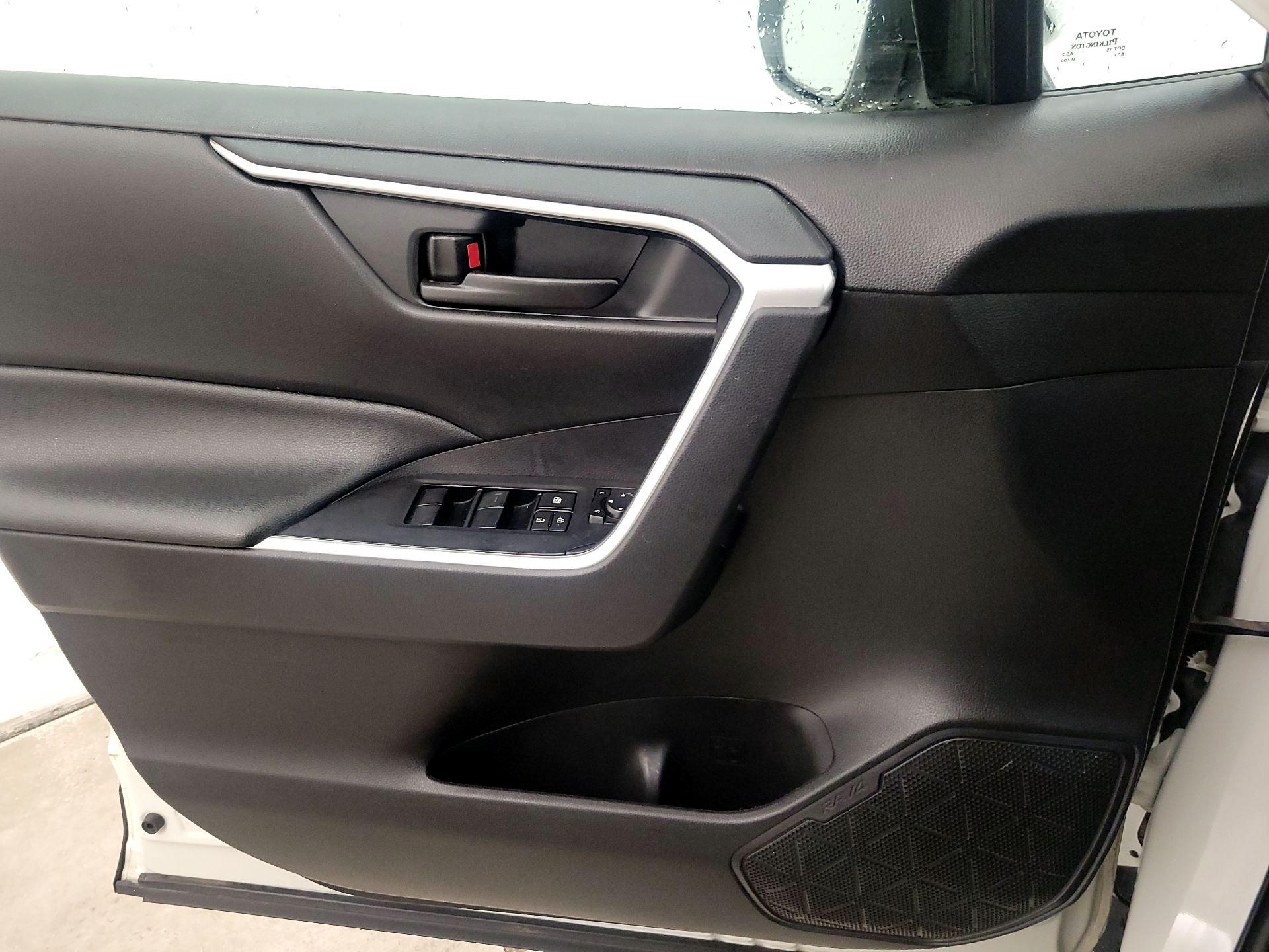 Thumbnail: 2021 Toyota RAV4 - 12