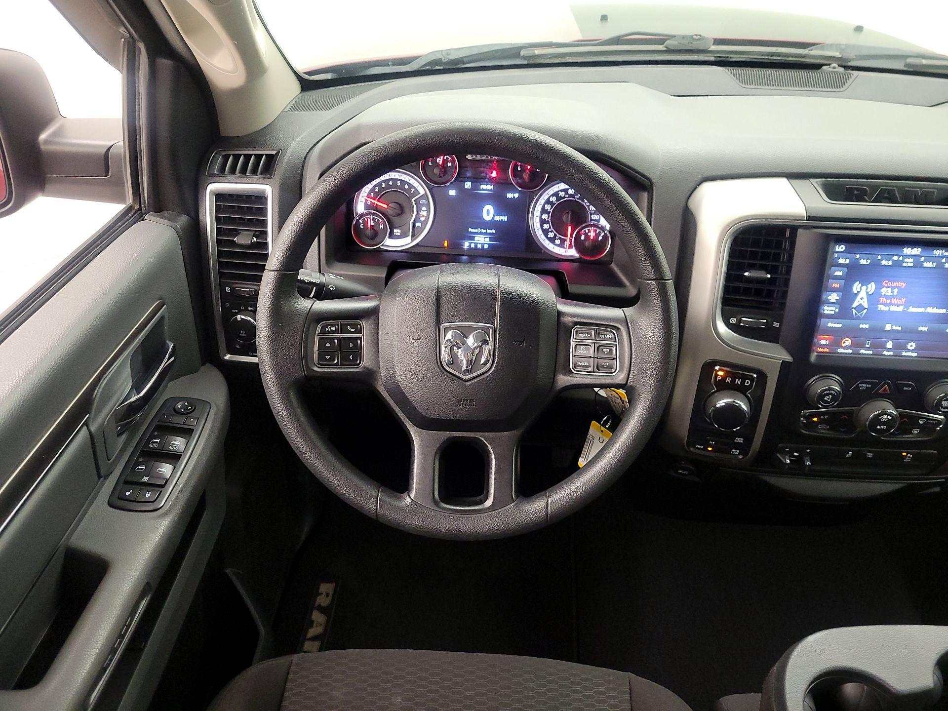 Thumbnail: 2020 RAM 1500 Classic - 10