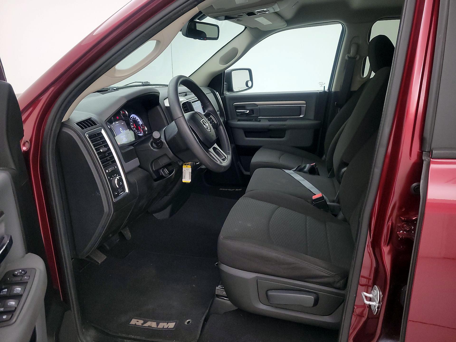 Thumbnail: 2020 RAM 1500 Classic - 11
