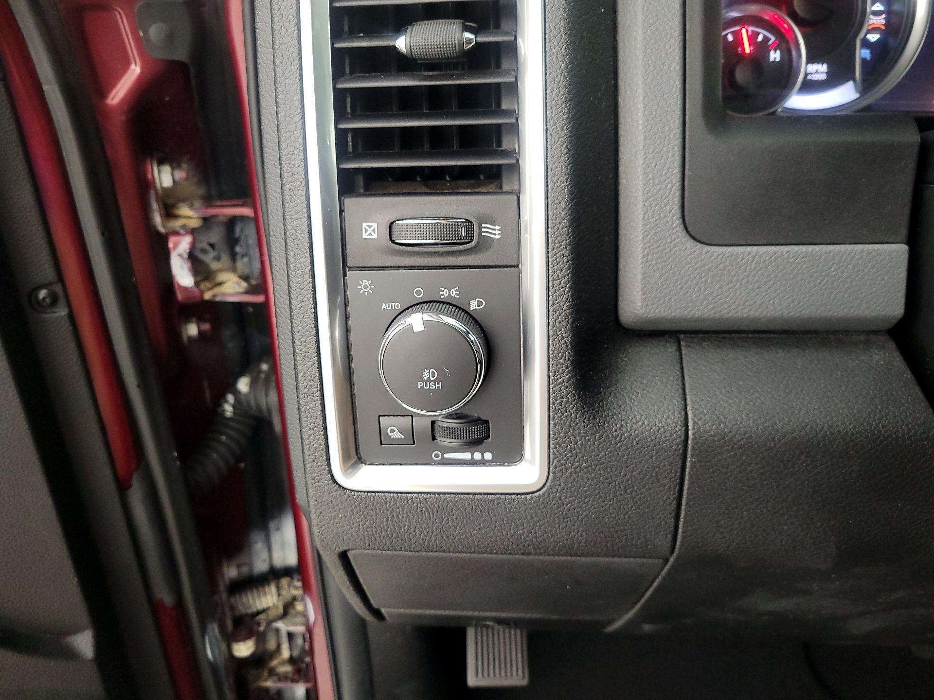 Thumbnail: 2020 RAM 1500 Classic - 13