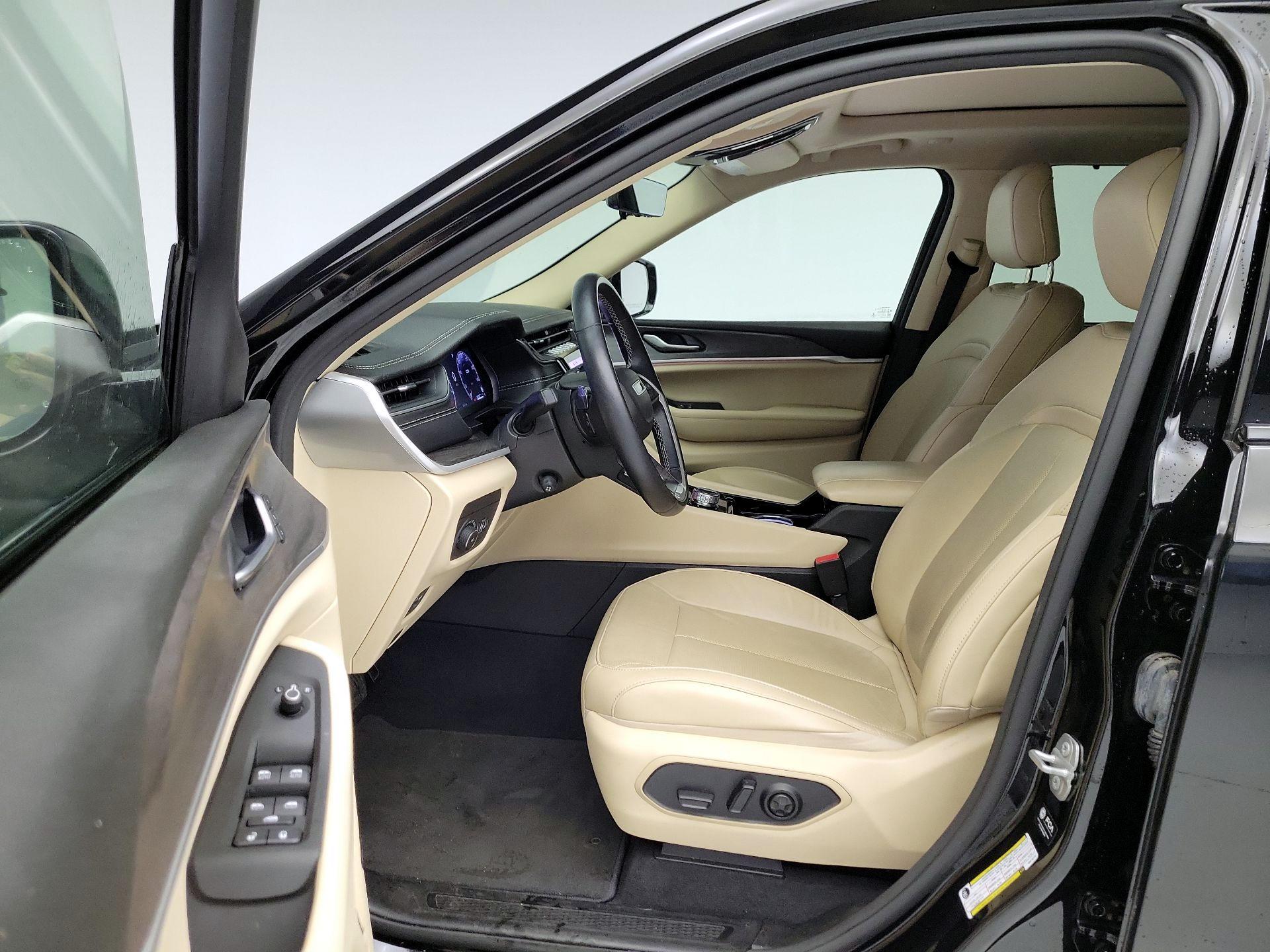 Thumbnail: 2022 Jeep Grand Cherokee - 11