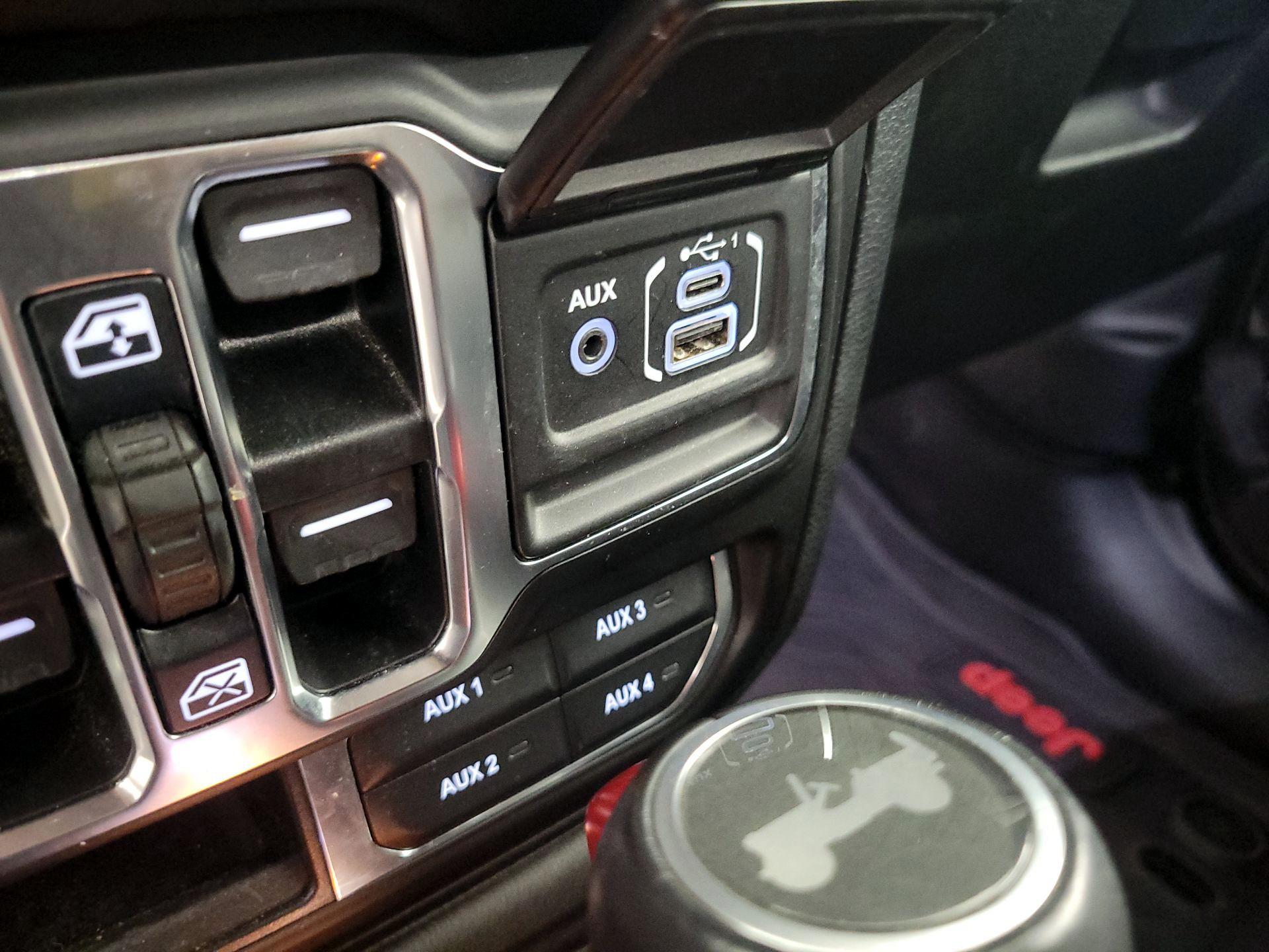 Thumbnail: 2021 Jeep Wrangler - 18