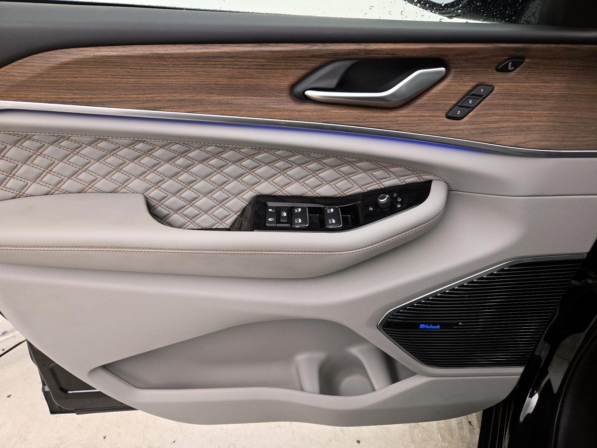 Thumbnail: 2023 Jeep Grand Cherokee L - 12