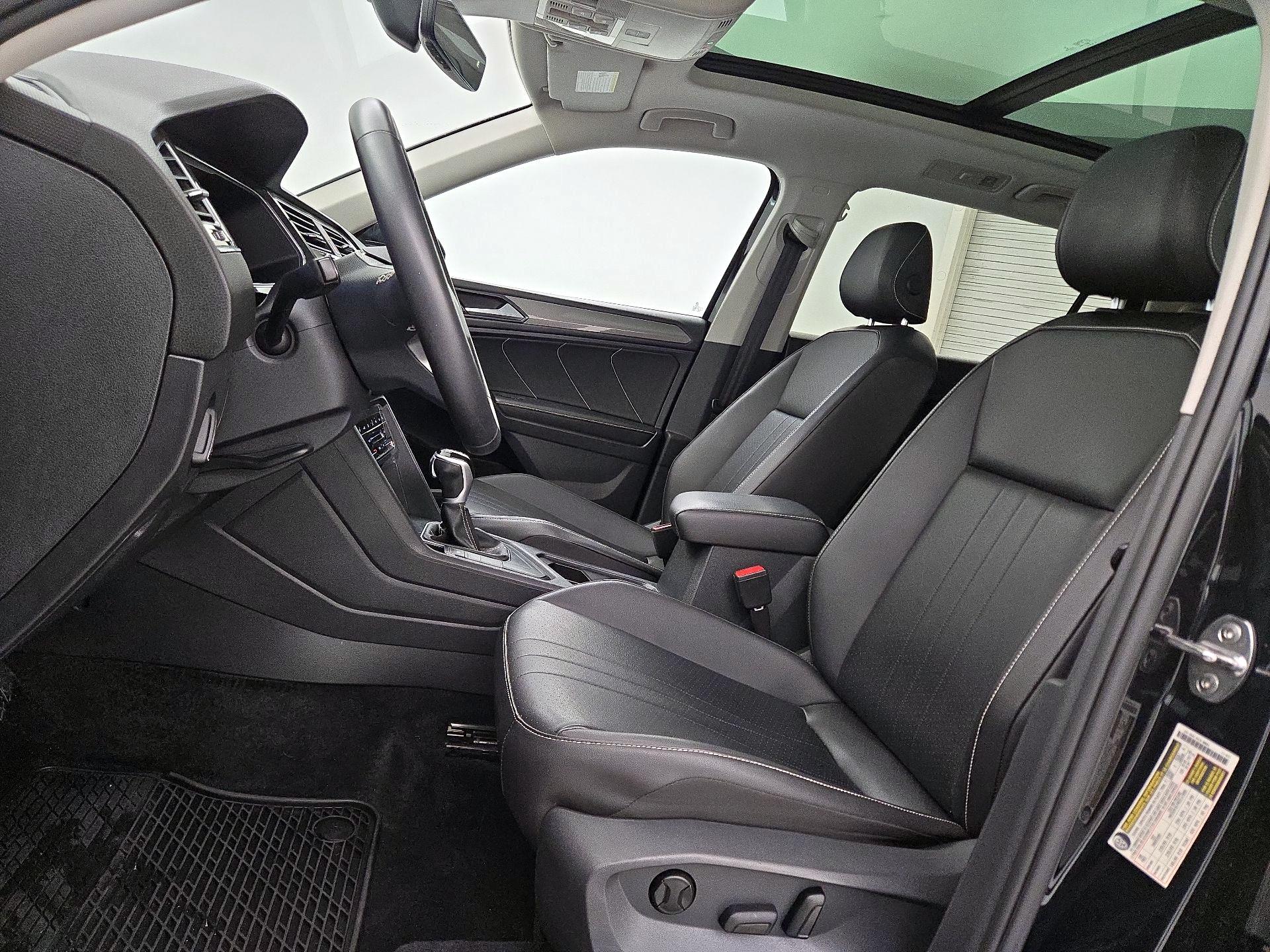 Thumbnail: 2022 Volkswagen Tiguan - 11