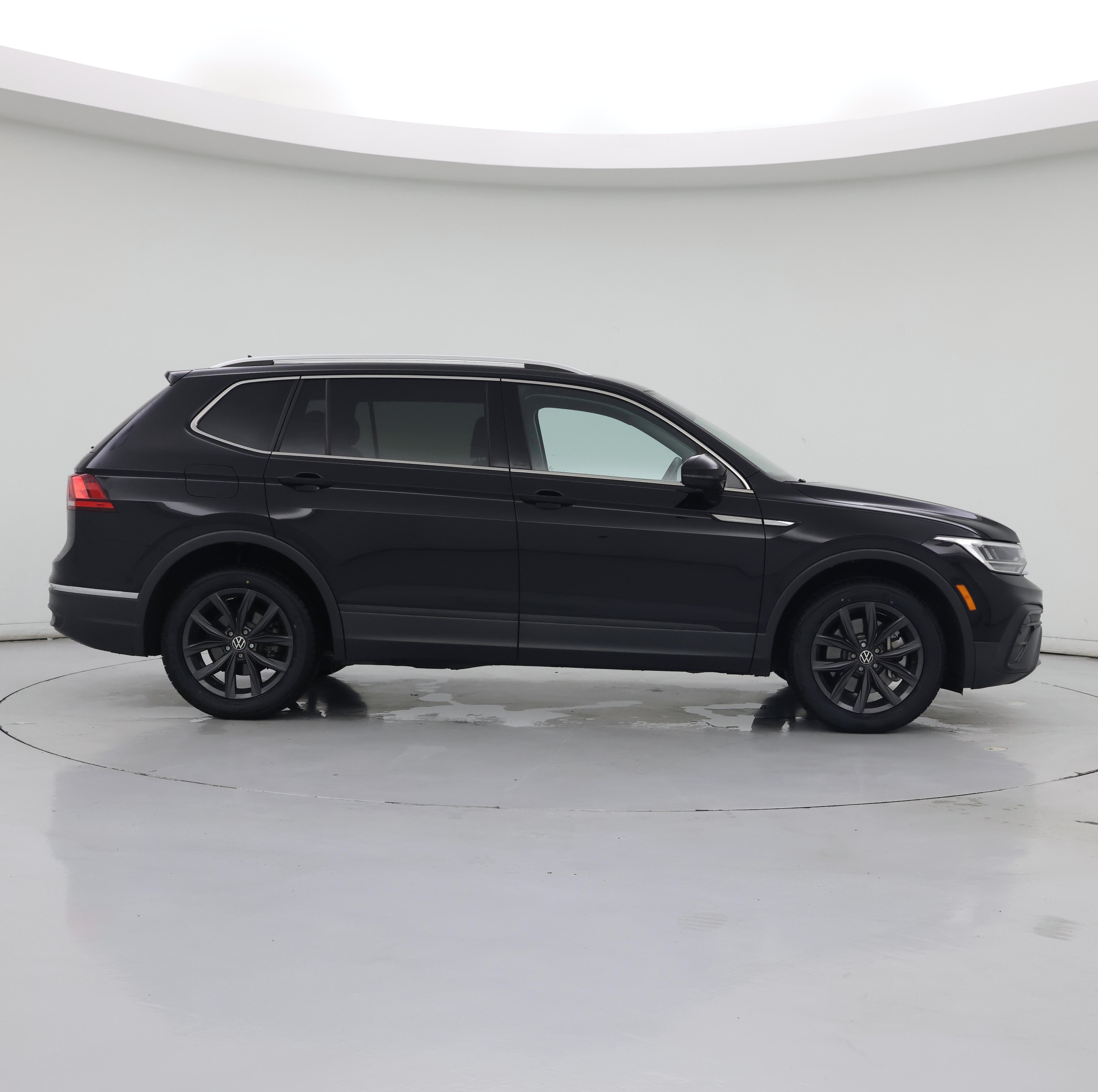 Thumbnail: 2022 Volkswagen Tiguan - 7