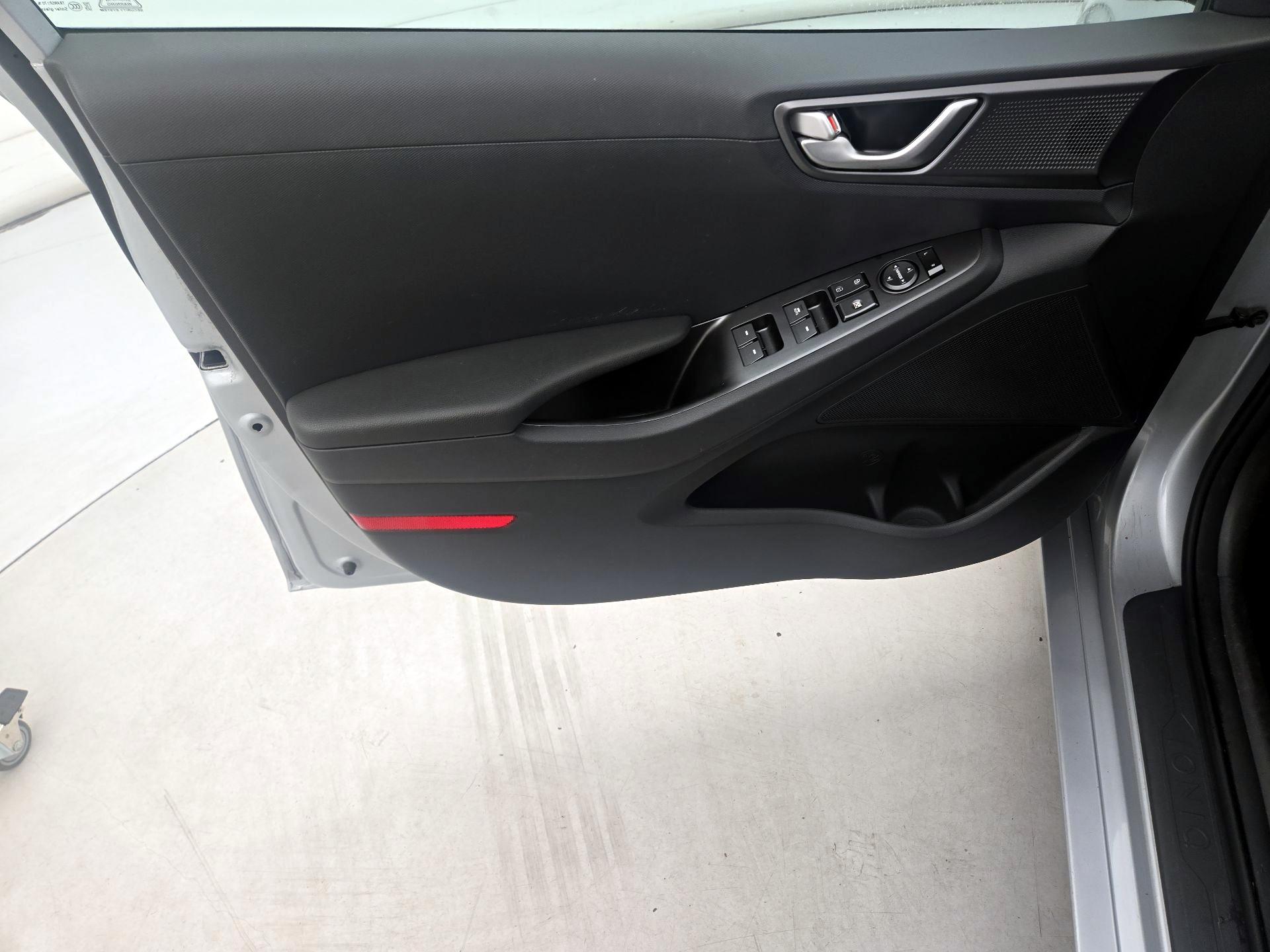 Thumbnail: 2020 Hyundai Ioniq - 12