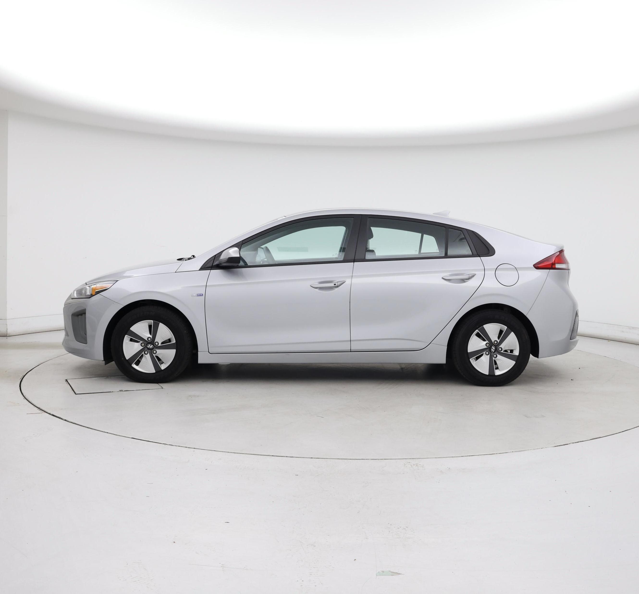 Thumbnail: 2020 Hyundai Ioniq - 3