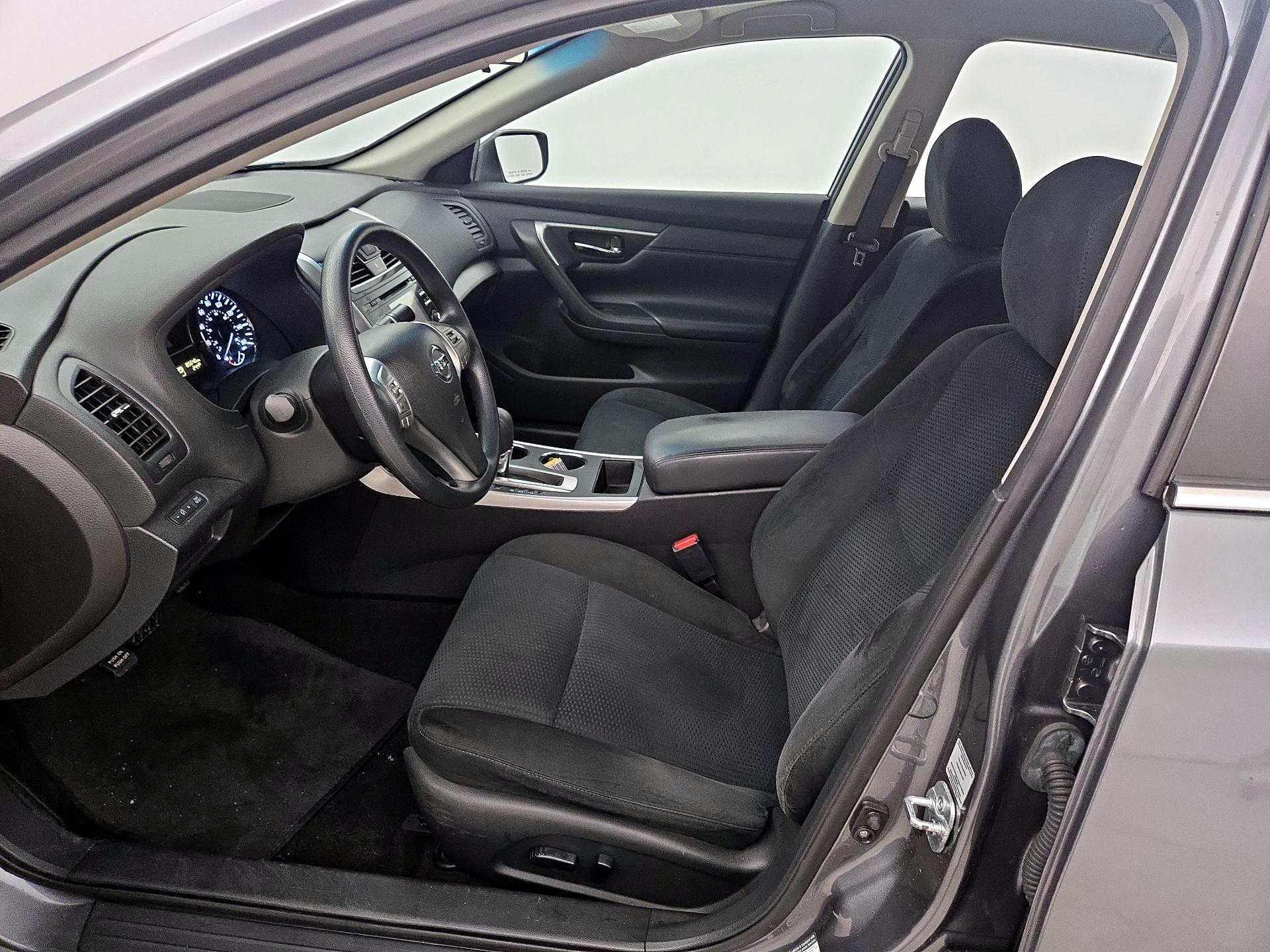Thumbnail: 2015 Nissan Altima - 11