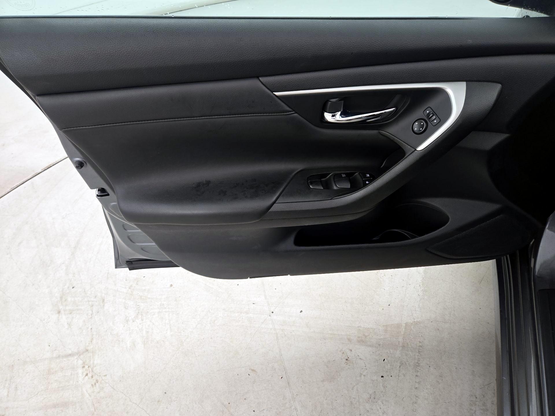Thumbnail: 2015 Nissan Altima - 12
