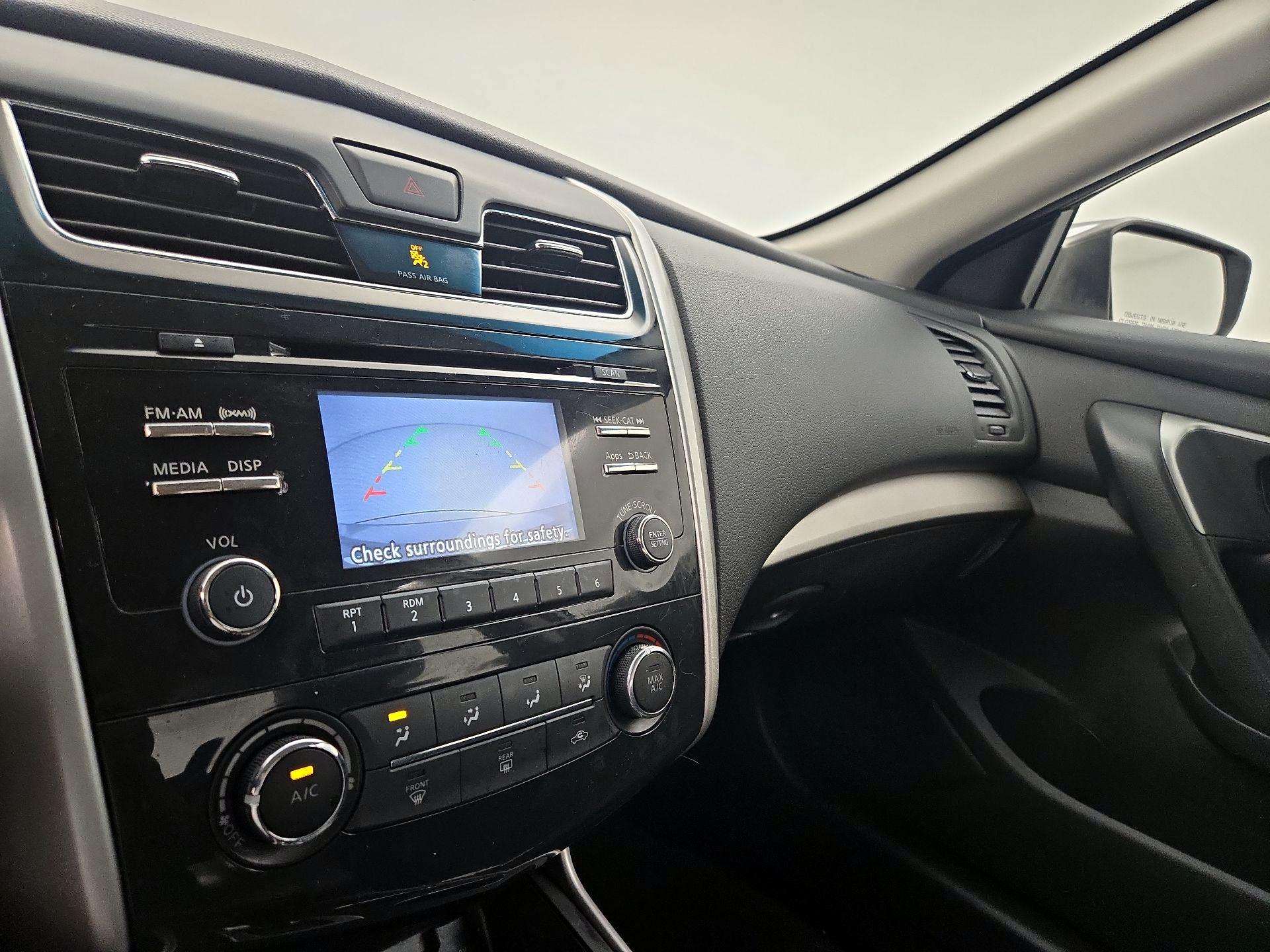 Thumbnail: 2015 Nissan Altima - 14