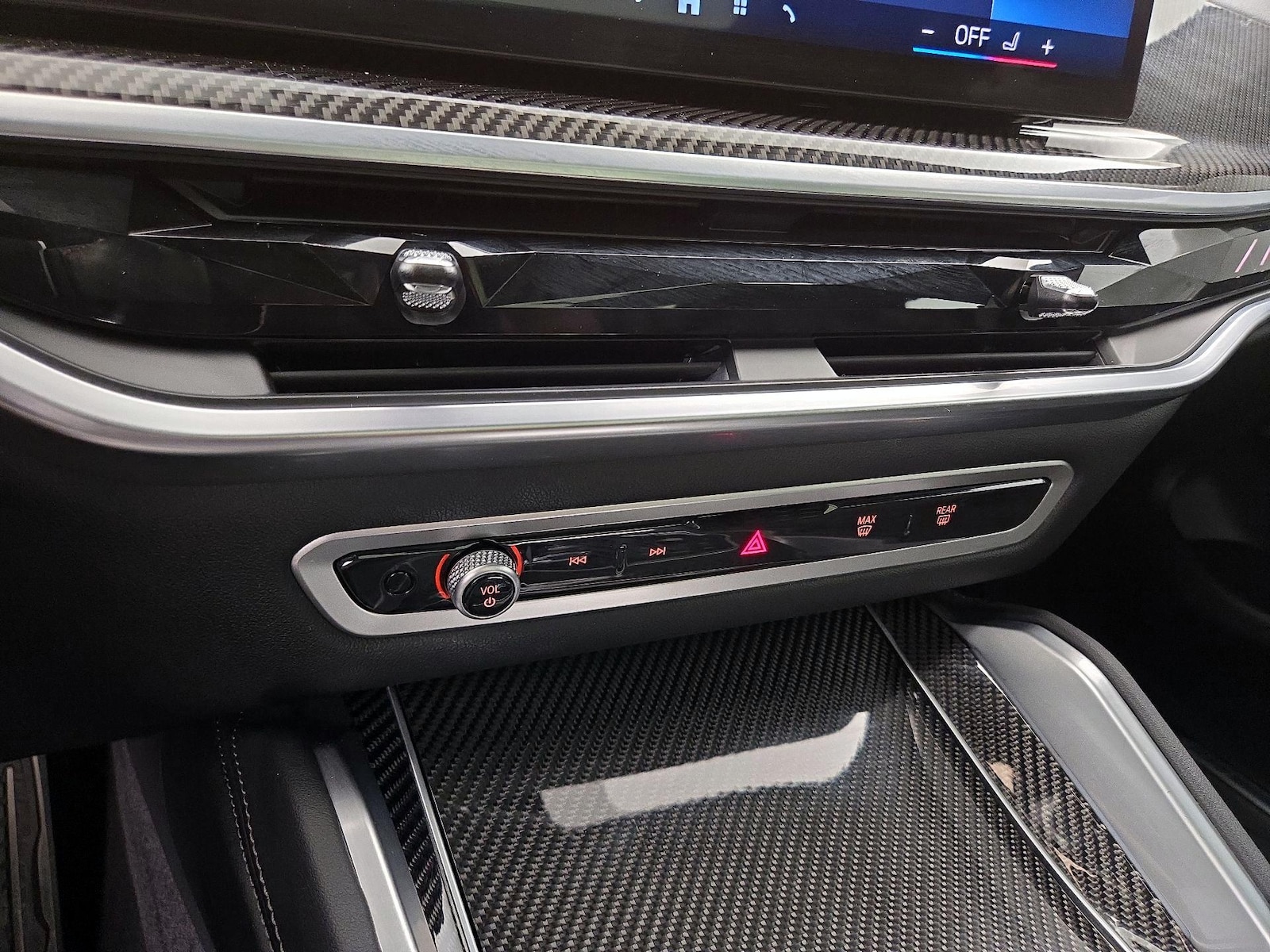 2024 BMW X6 M60i - Photo 18