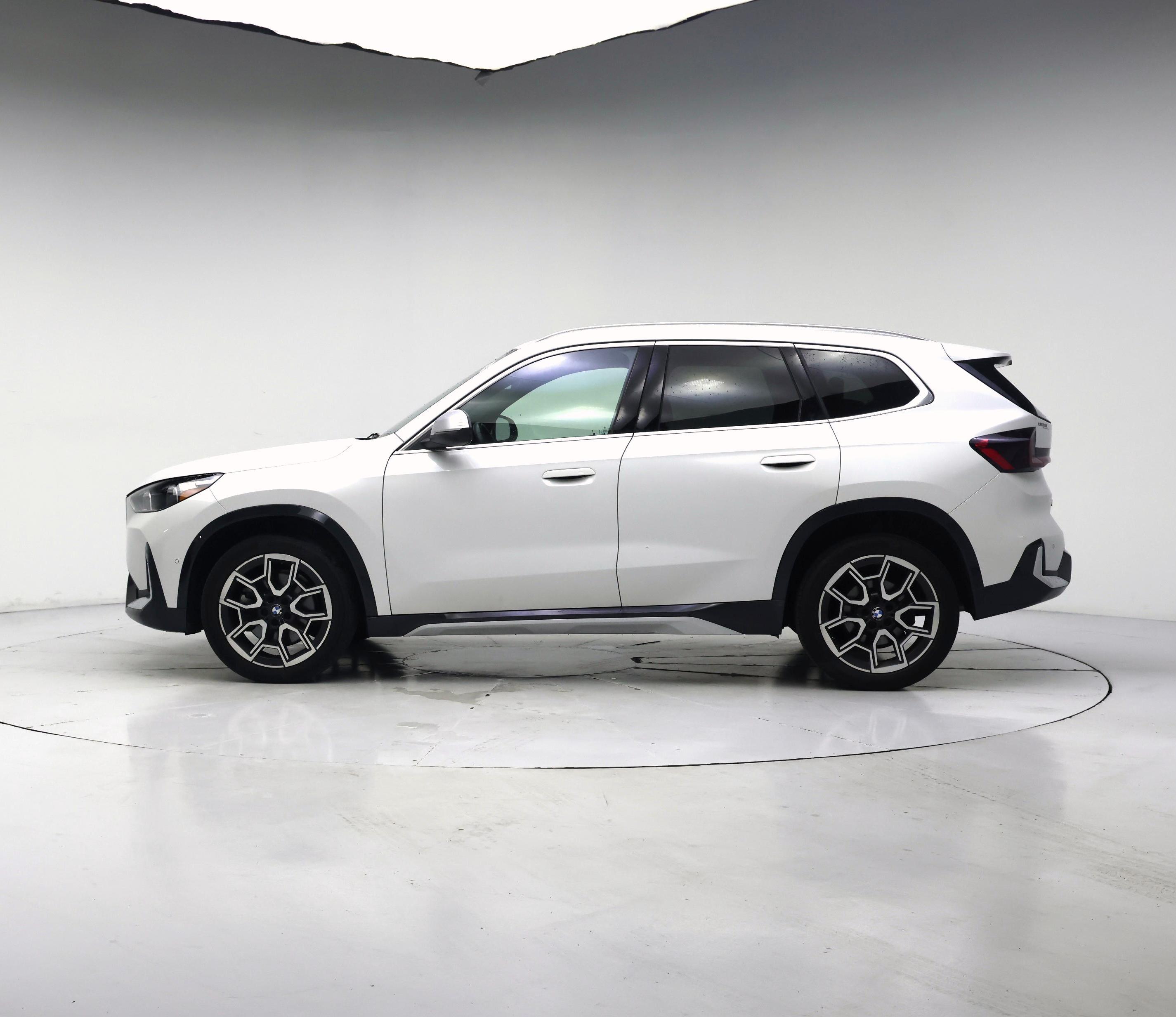 Thumbnail: 2023 BMW X1 - 3