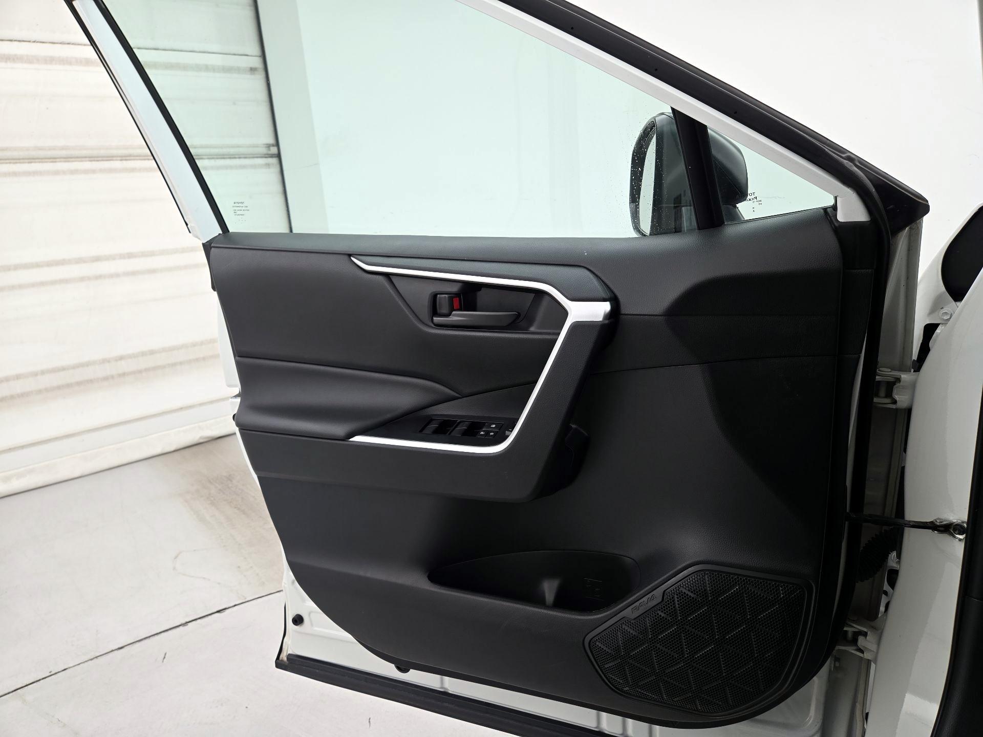 Thumbnail: 2022 Toyota RAV4 - 12