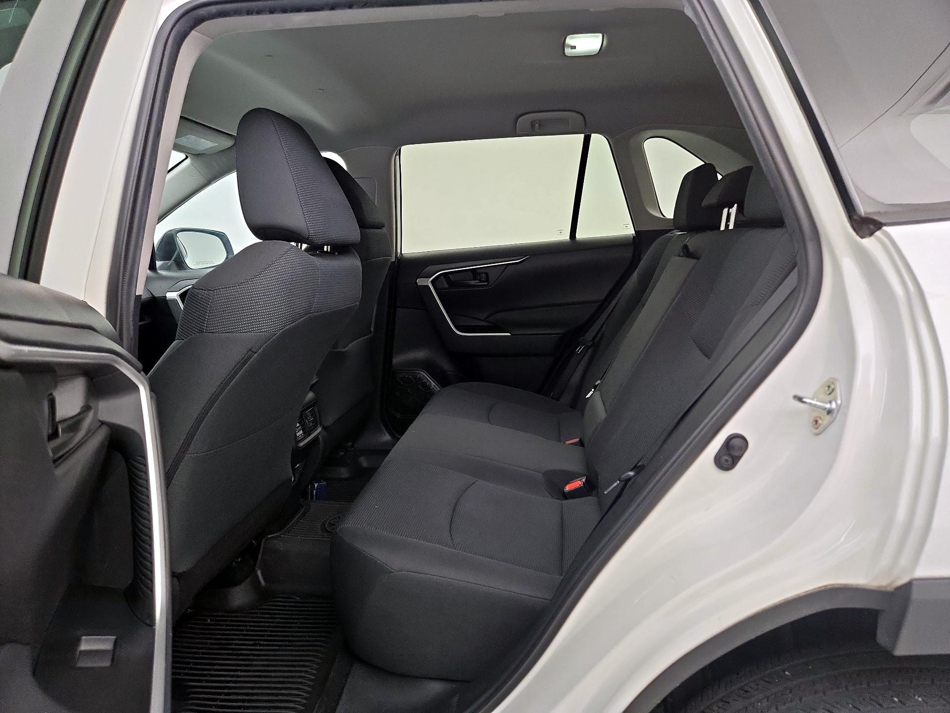 Thumbnail: 2022 Toyota RAV4 - 19