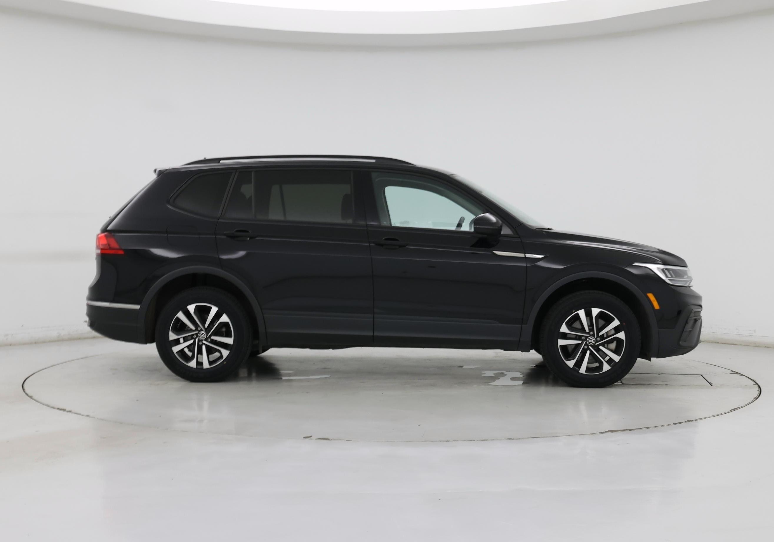 Thumbnail: 2023 Volkswagen Tiguan - 7