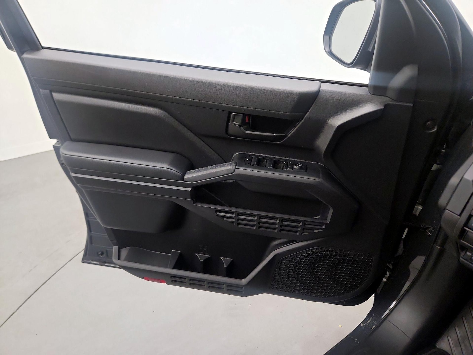 2025 Toyota Tacoma SR - Photo 11