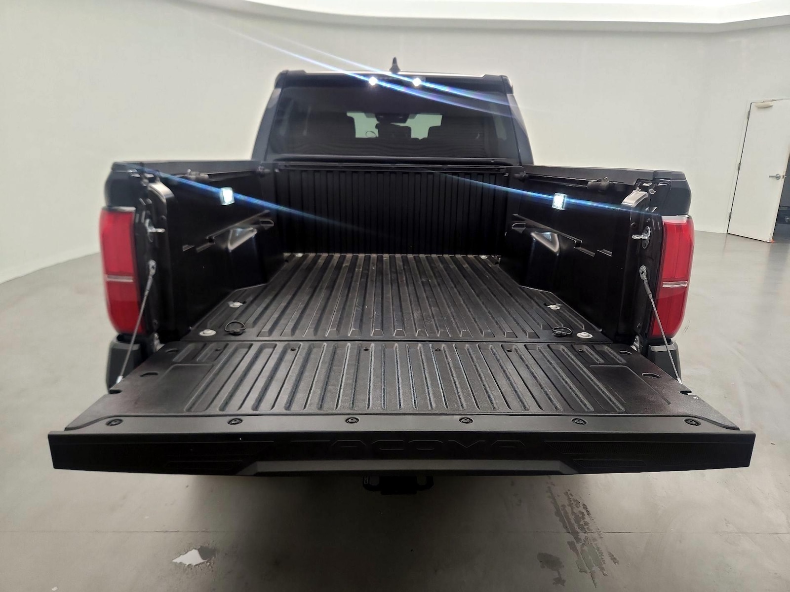2025 Toyota Tacoma SR - Photo 19