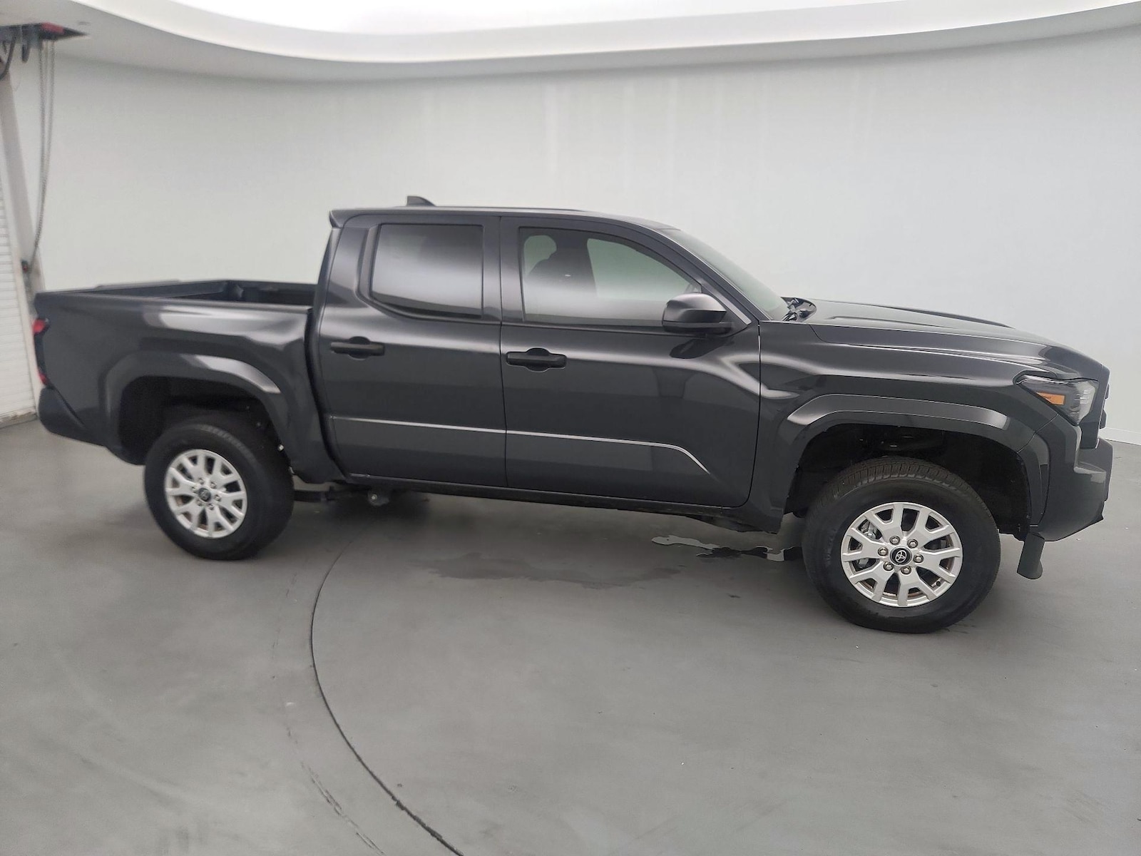 2025 Toyota Tacoma SR - Photo 4