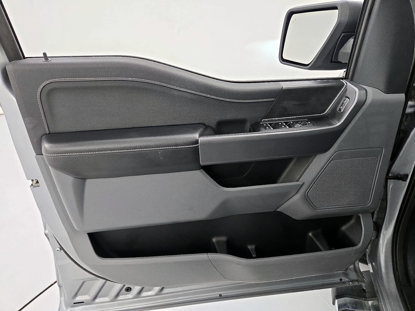 2025 Ford F-150 XLT - Photo 13