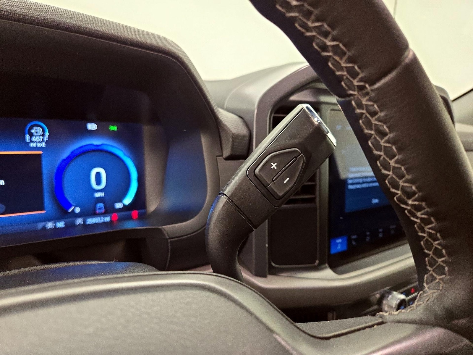 2025 Ford F-150 XLT - Photo 18