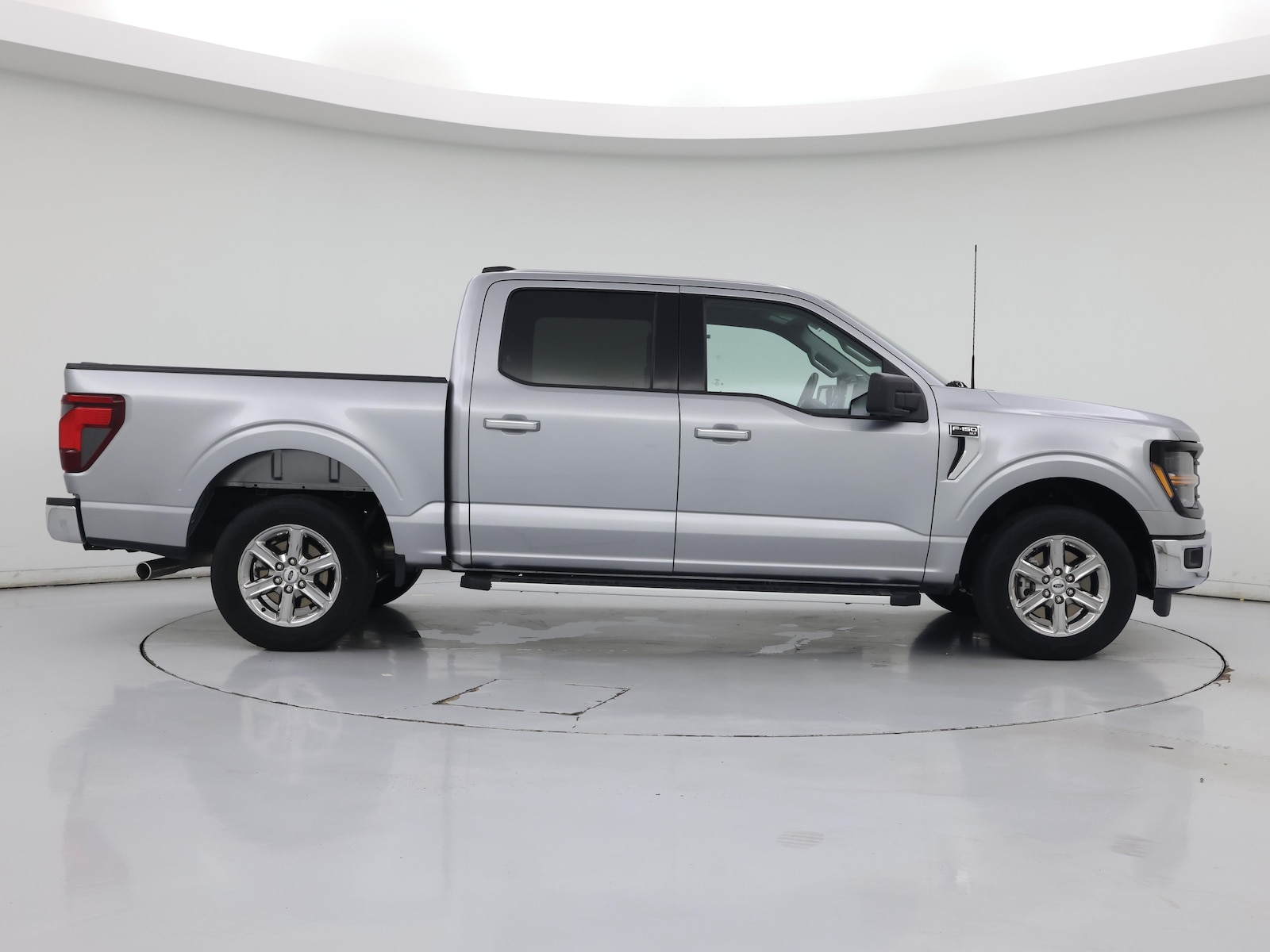 2025 Ford F-150 XLT - Photo 8