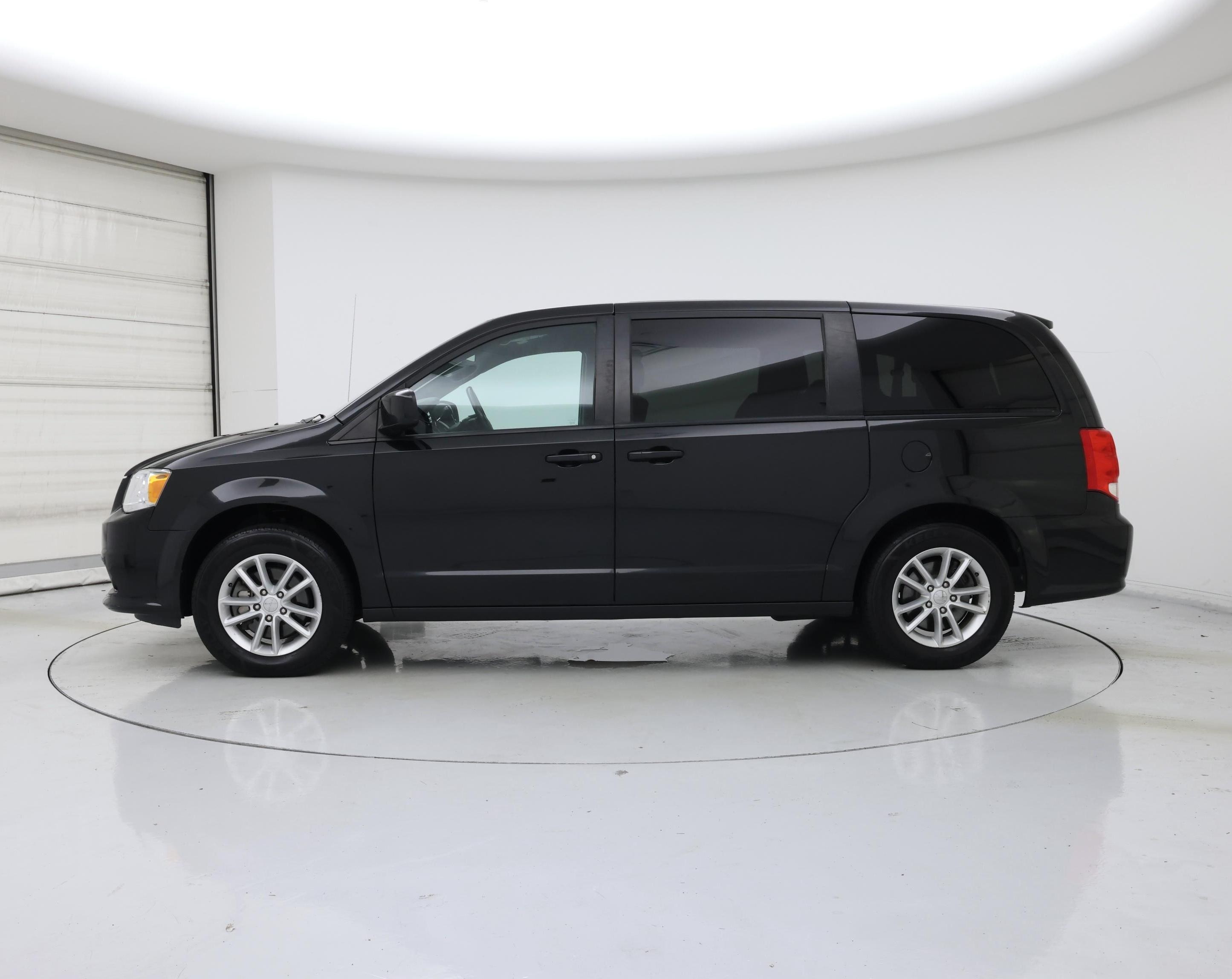 Thumbnail: 2020 Dodge Grand Caravan - 3