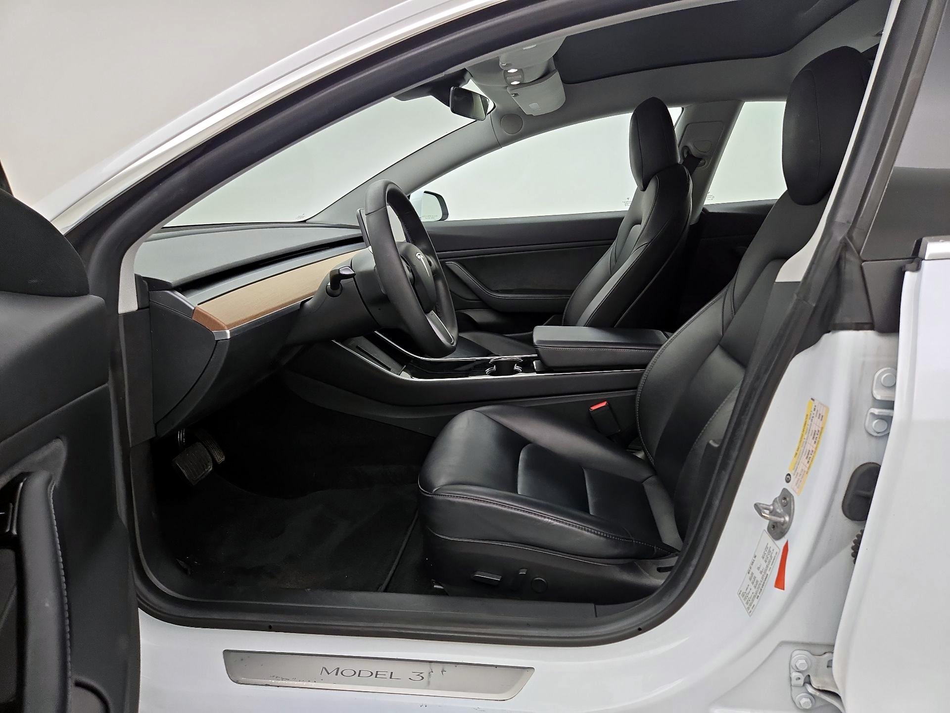Thumbnail: 2019 Tesla Model 3 - 11