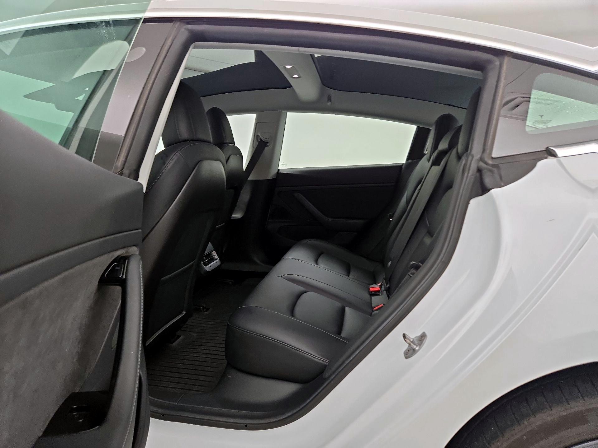 Thumbnail: 2019 Tesla Model 3 - 20