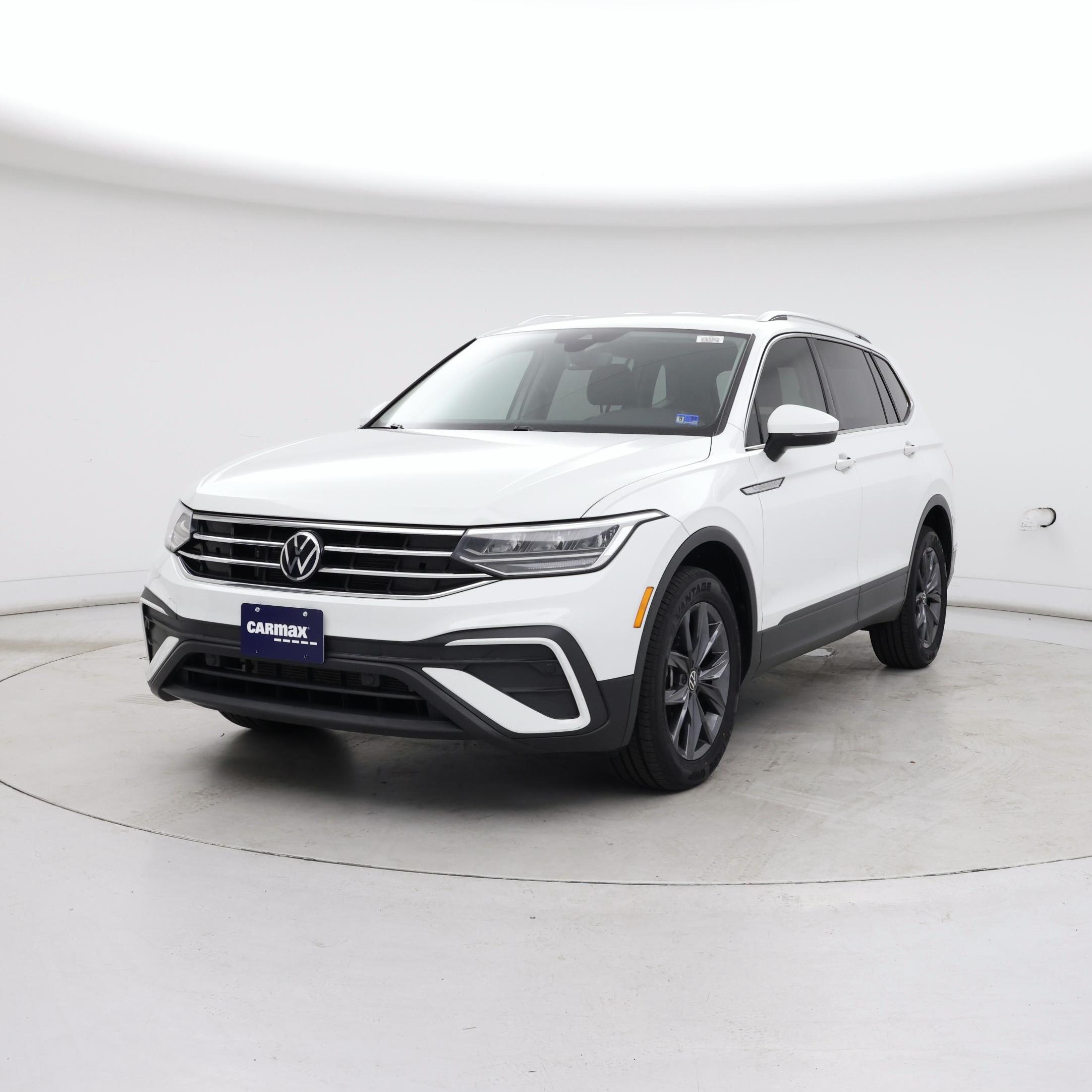 Thumbnail: 2022 Volkswagen Tiguan - 4