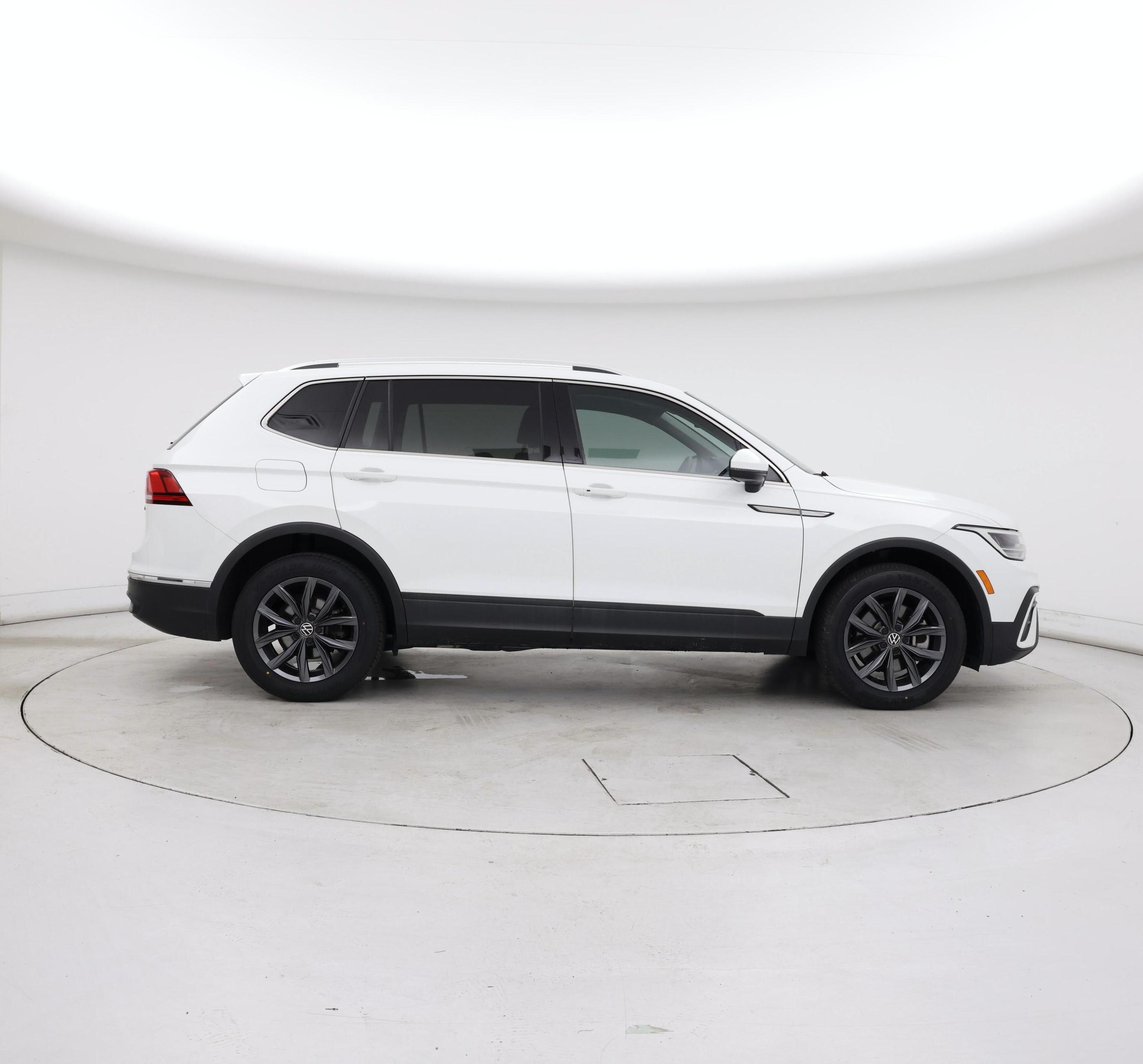 Thumbnail: 2022 Volkswagen Tiguan - 7