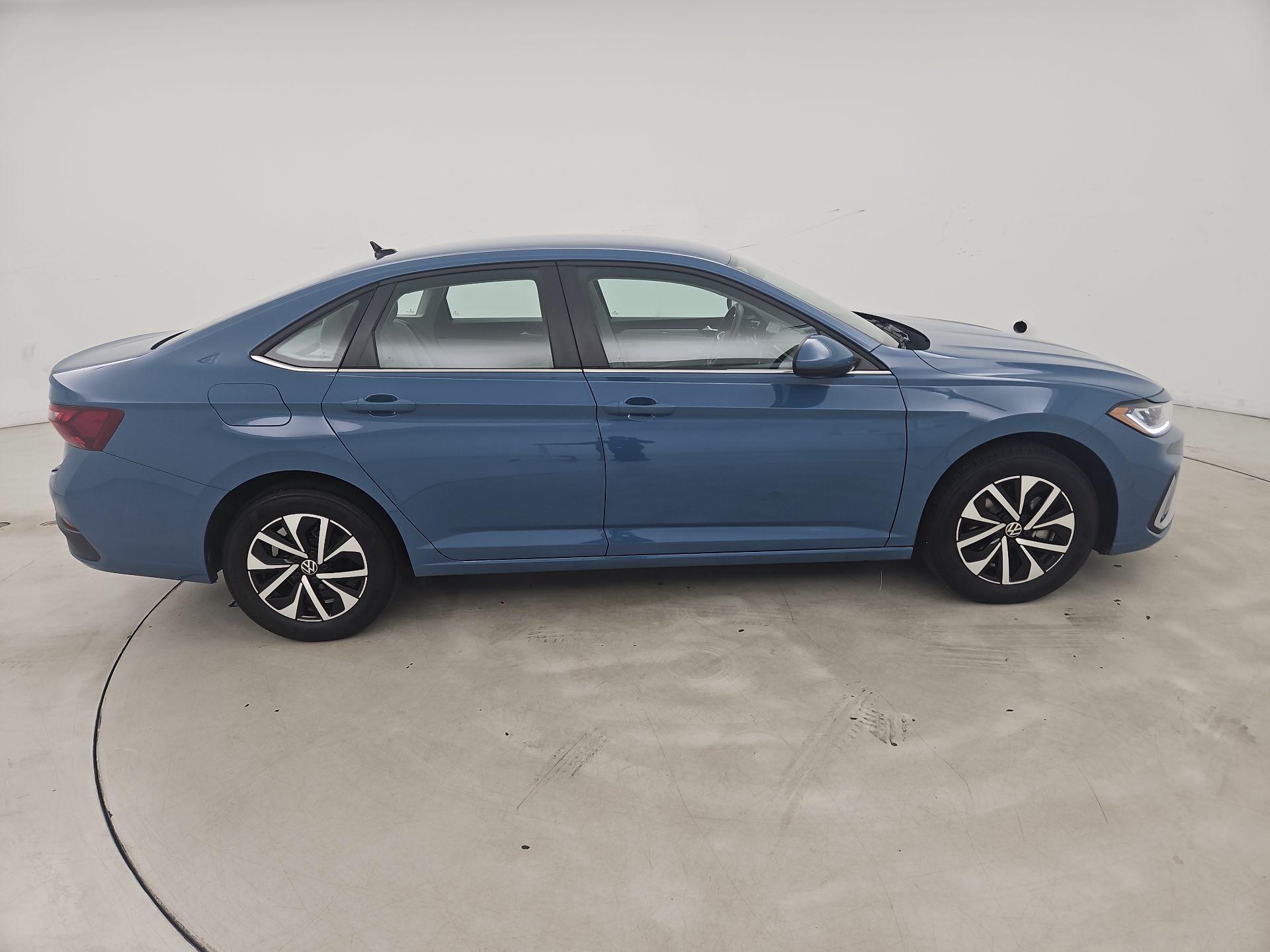 Thumbnail: 2025 Volkswagen Jetta - 4