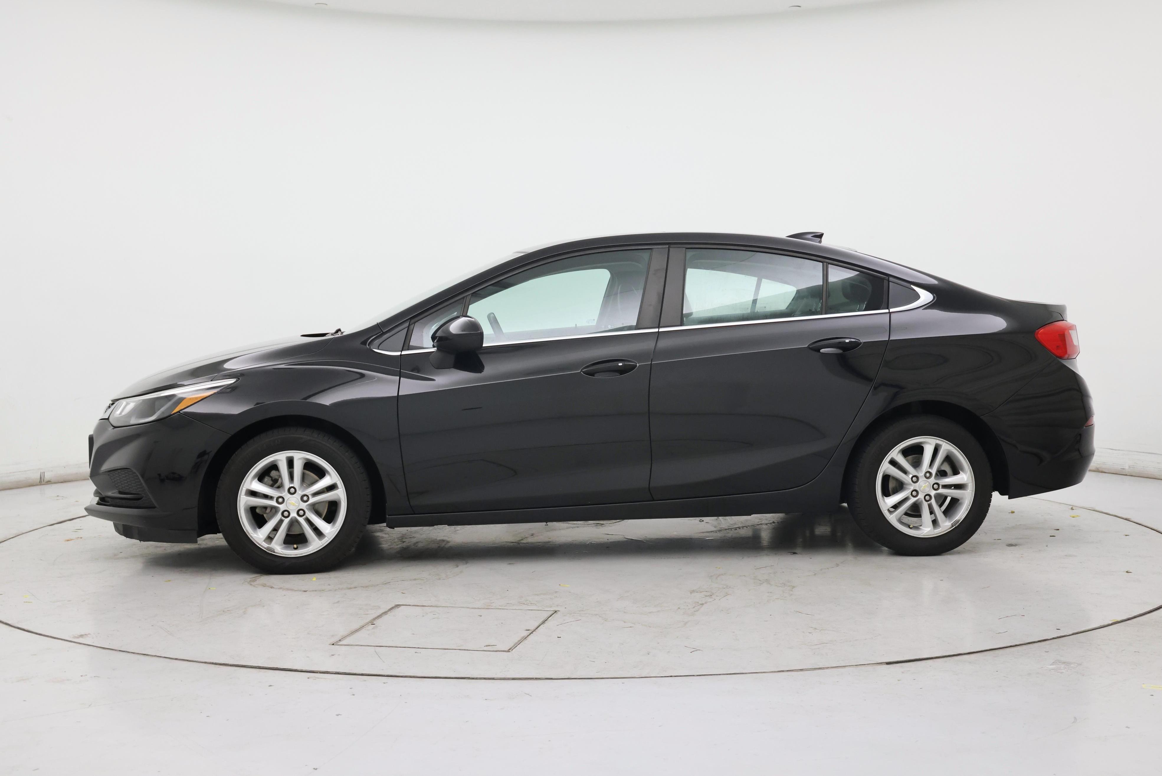 Thumbnail: 2017 Chevrolet Cruze - 3