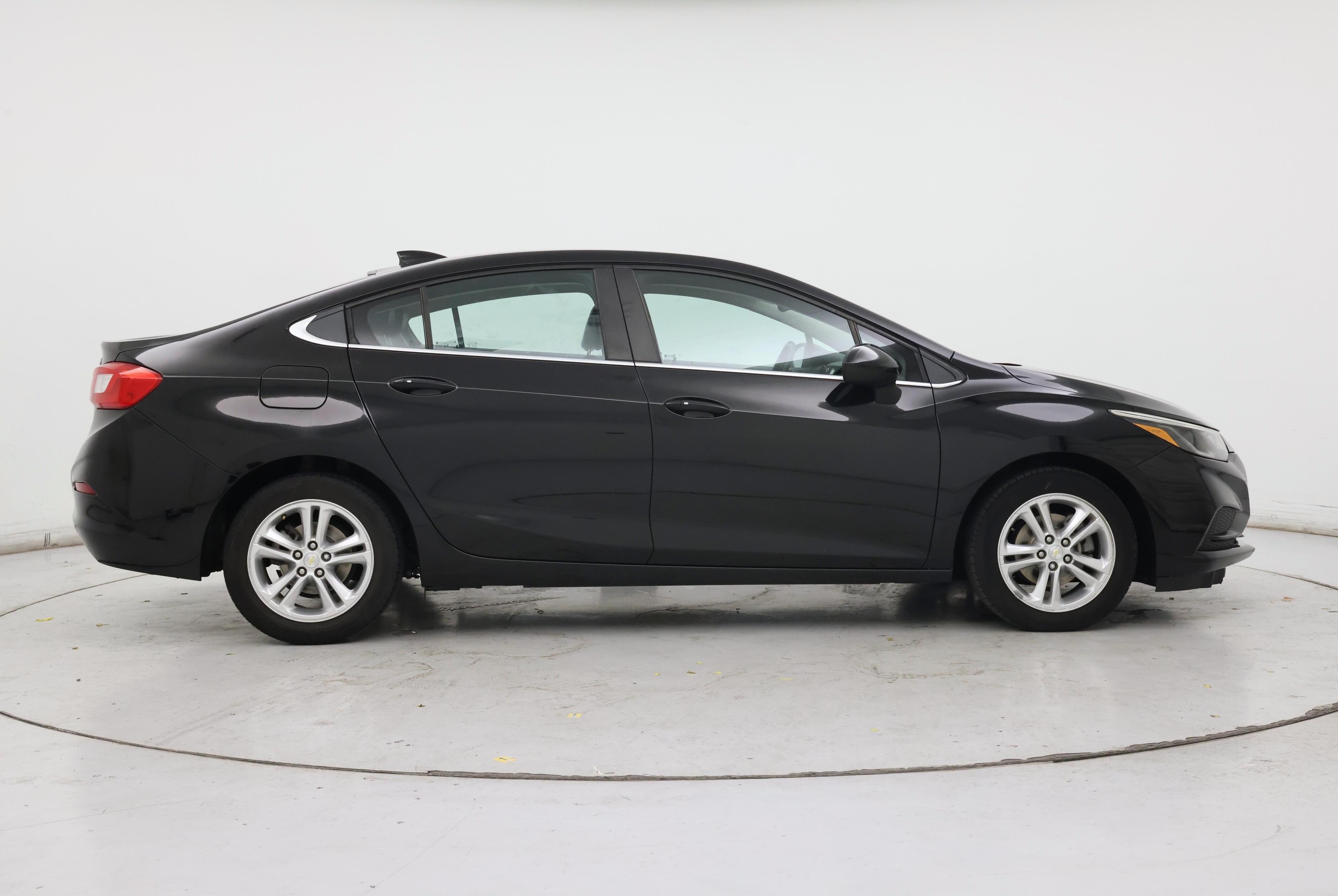 Thumbnail: 2017 Chevrolet Cruze - 7