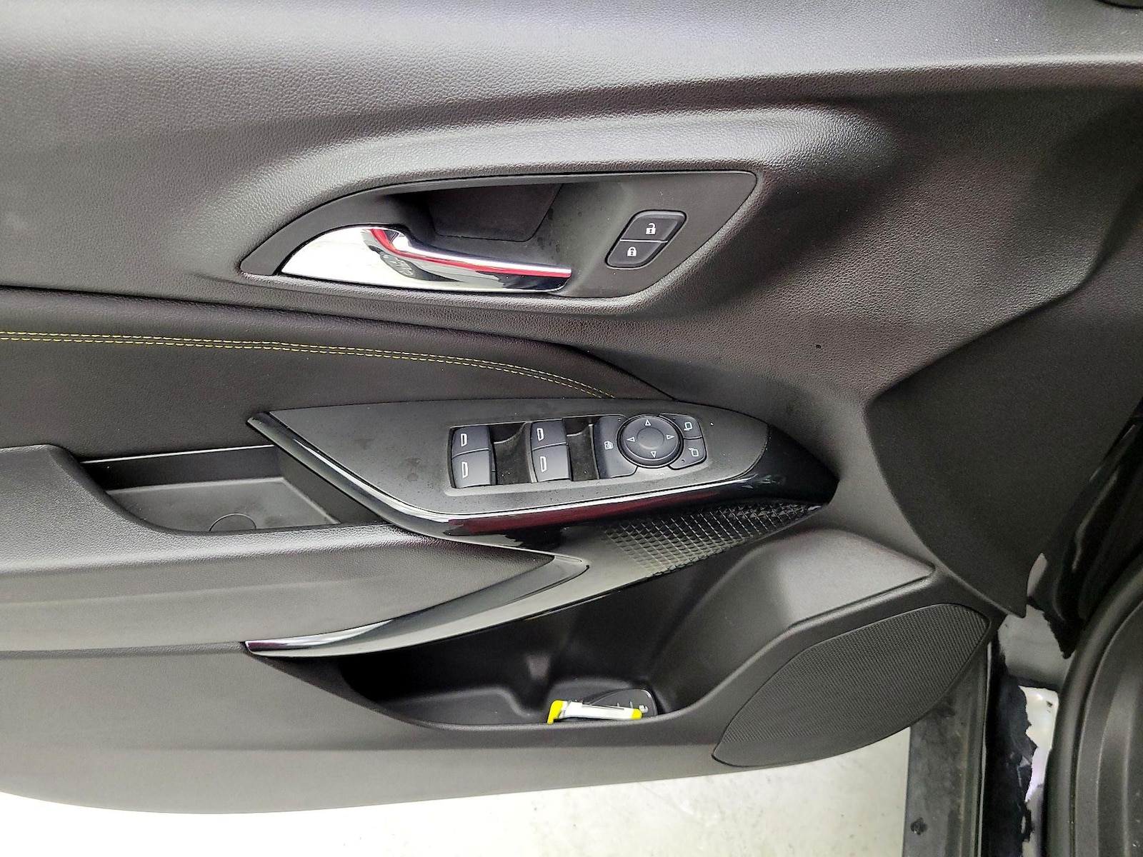2025 Chevrolet Trax LT - Photo 12