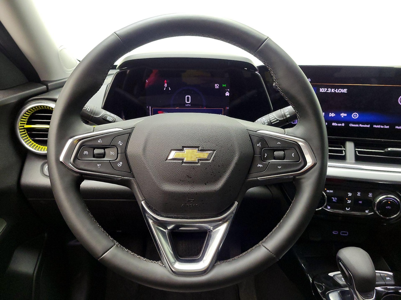 2025 Chevrolet Trax LT - Photo 10