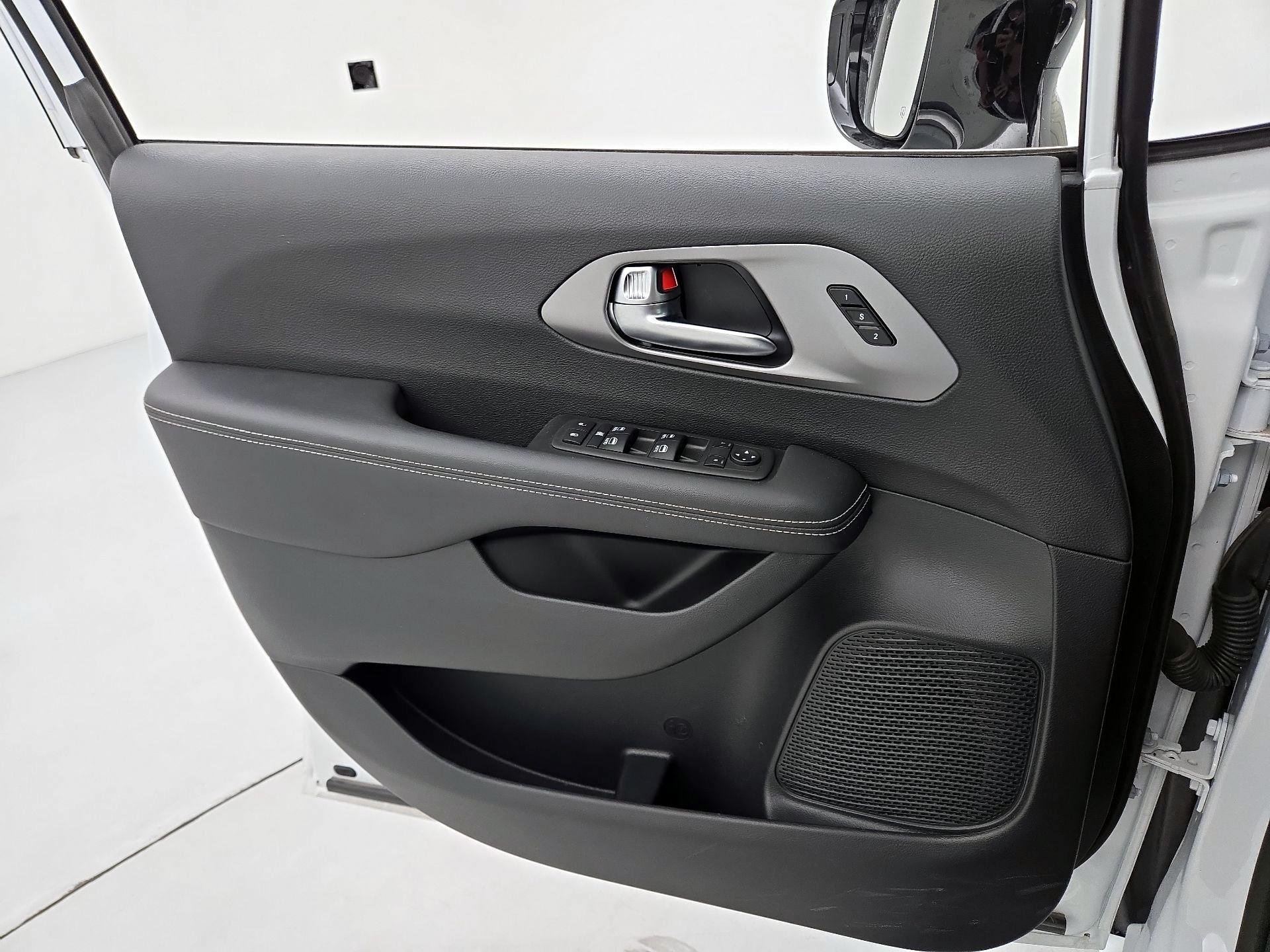 Thumbnail: 2025 Chrysler Pacifica - 12