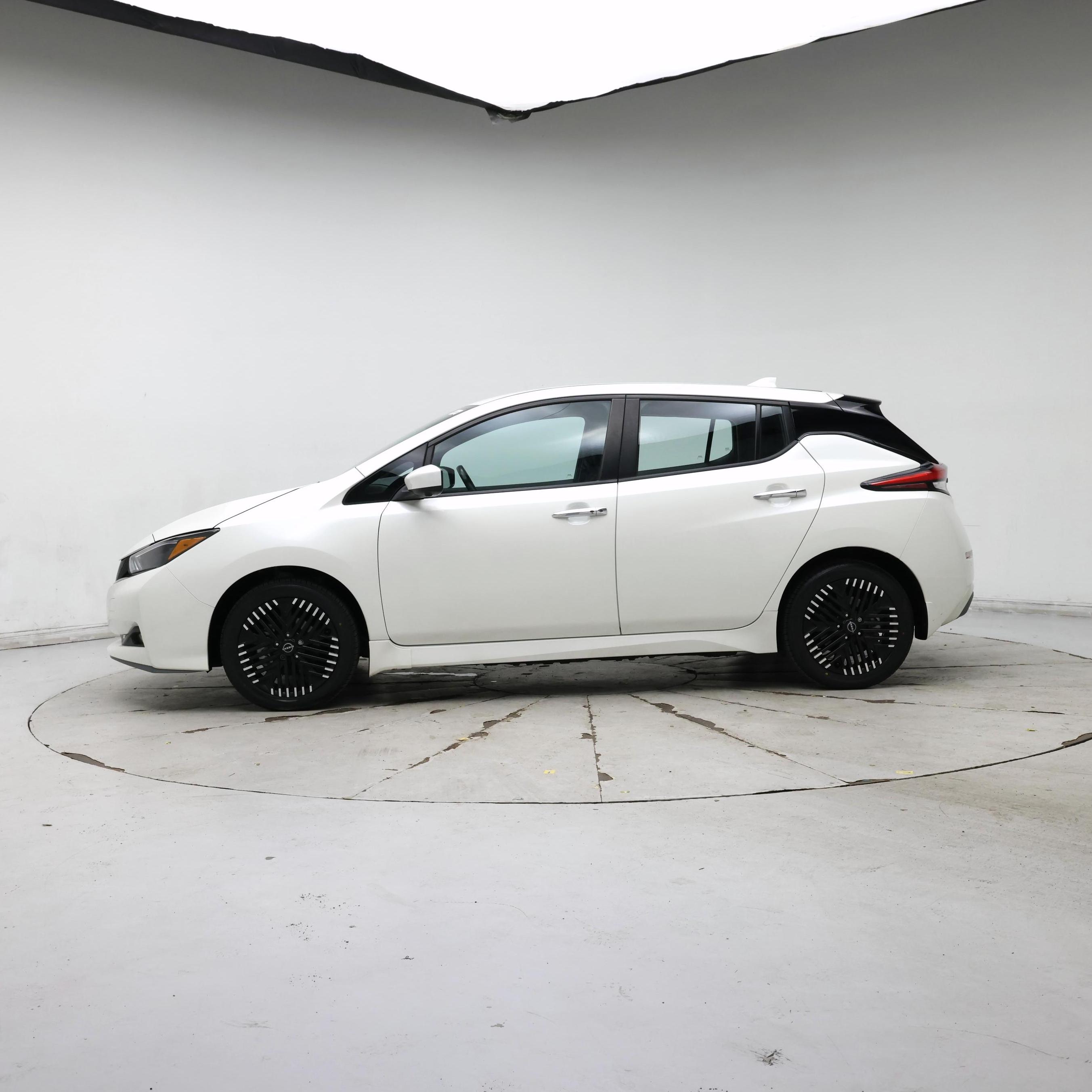 Thumbnail: 2024 Nissan Leaf - 3