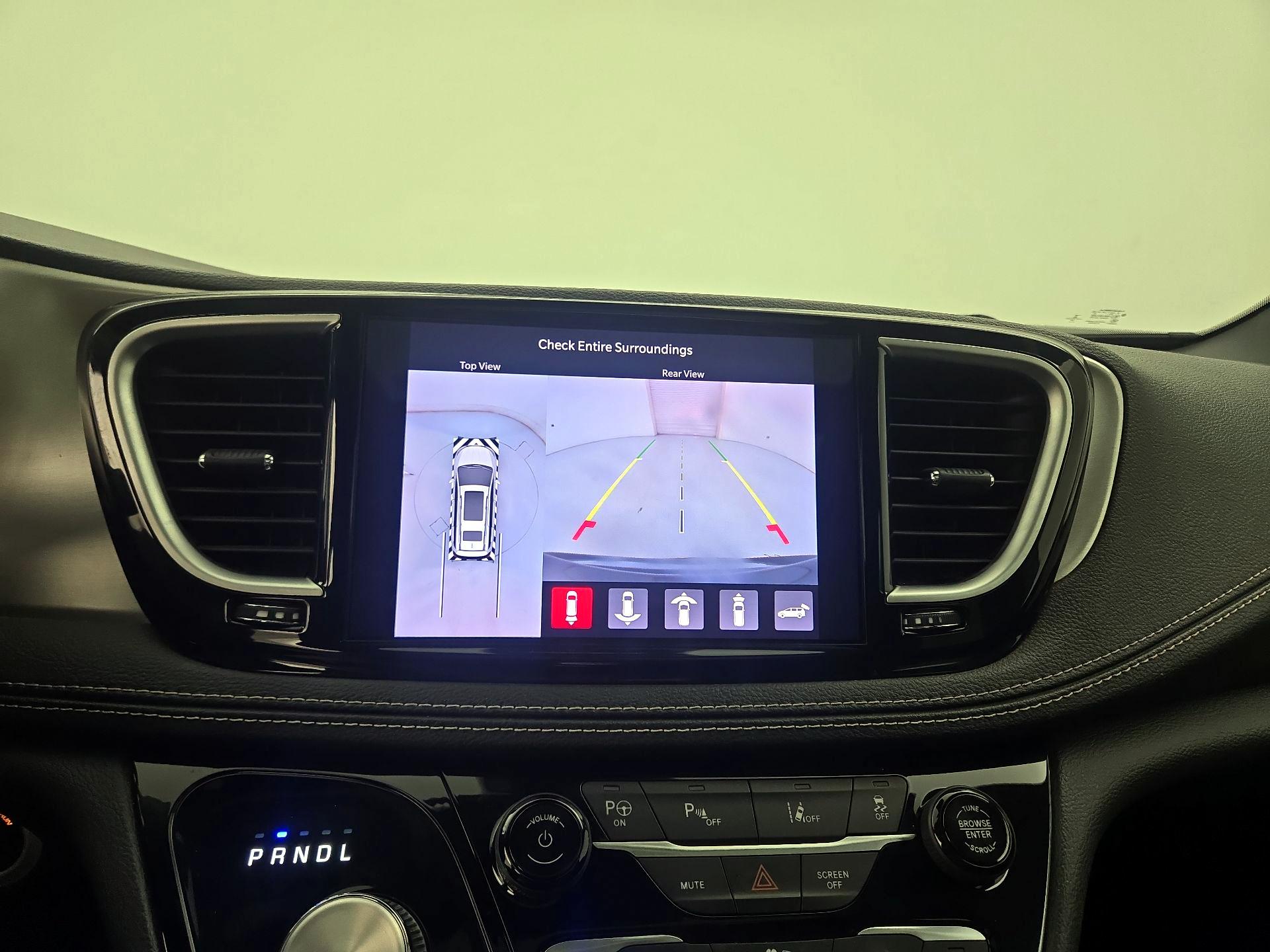 Thumbnail: 2022 Chrysler Pacifica - 15