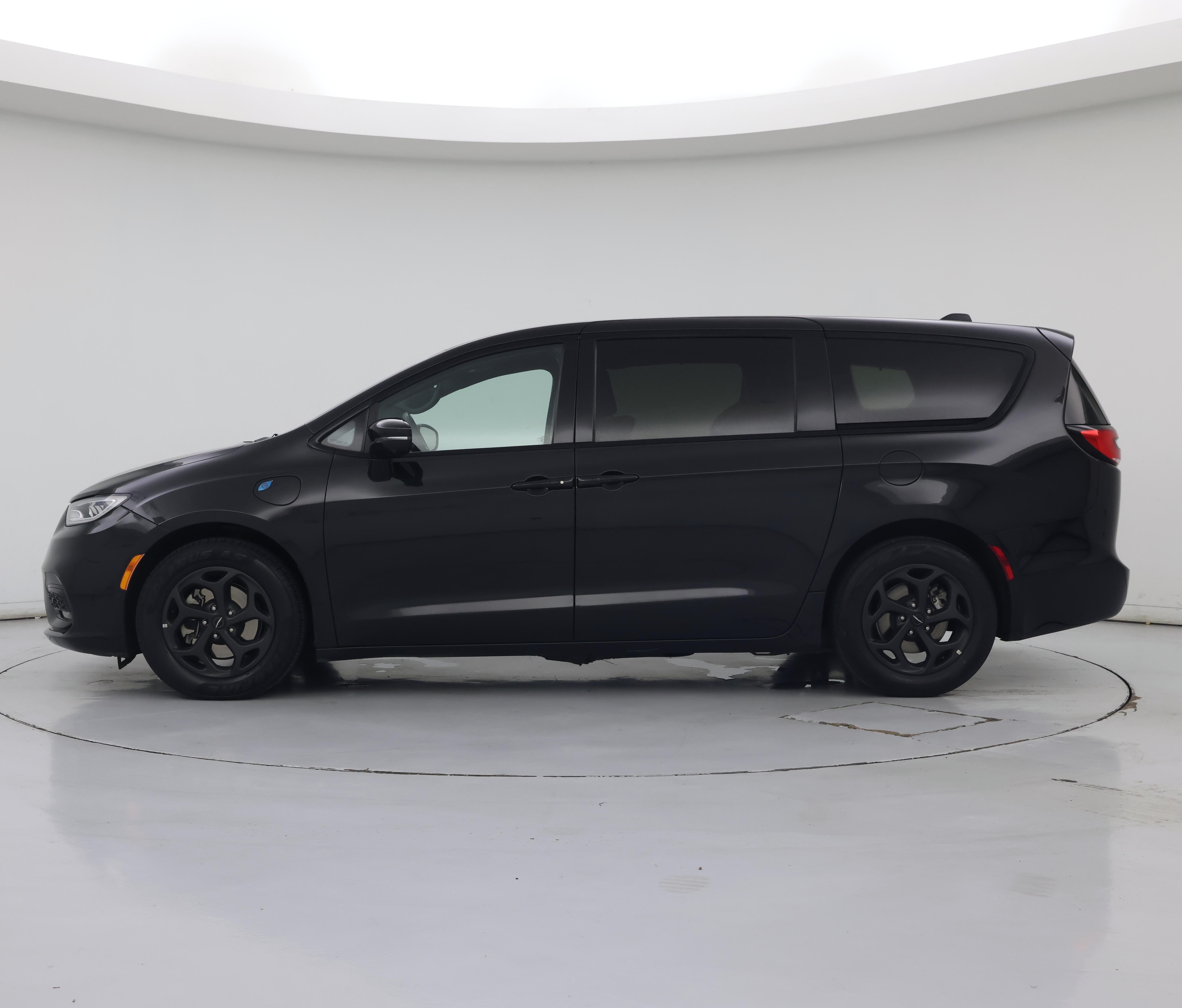 Thumbnail: 2022 Chrysler Pacifica - 3