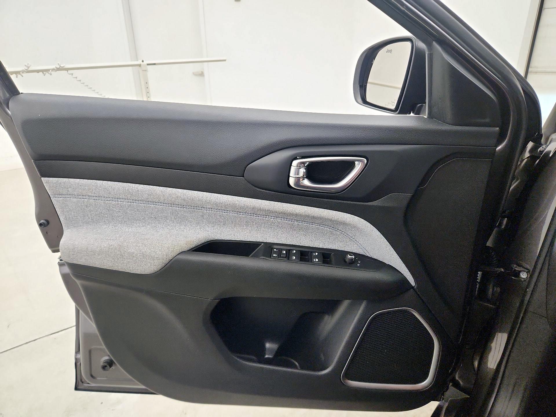 Thumbnail: 2022 Jeep Compass - 12